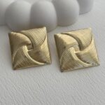 Özel Seri Desenli Kare Tasarım Büyük Gold Küpe