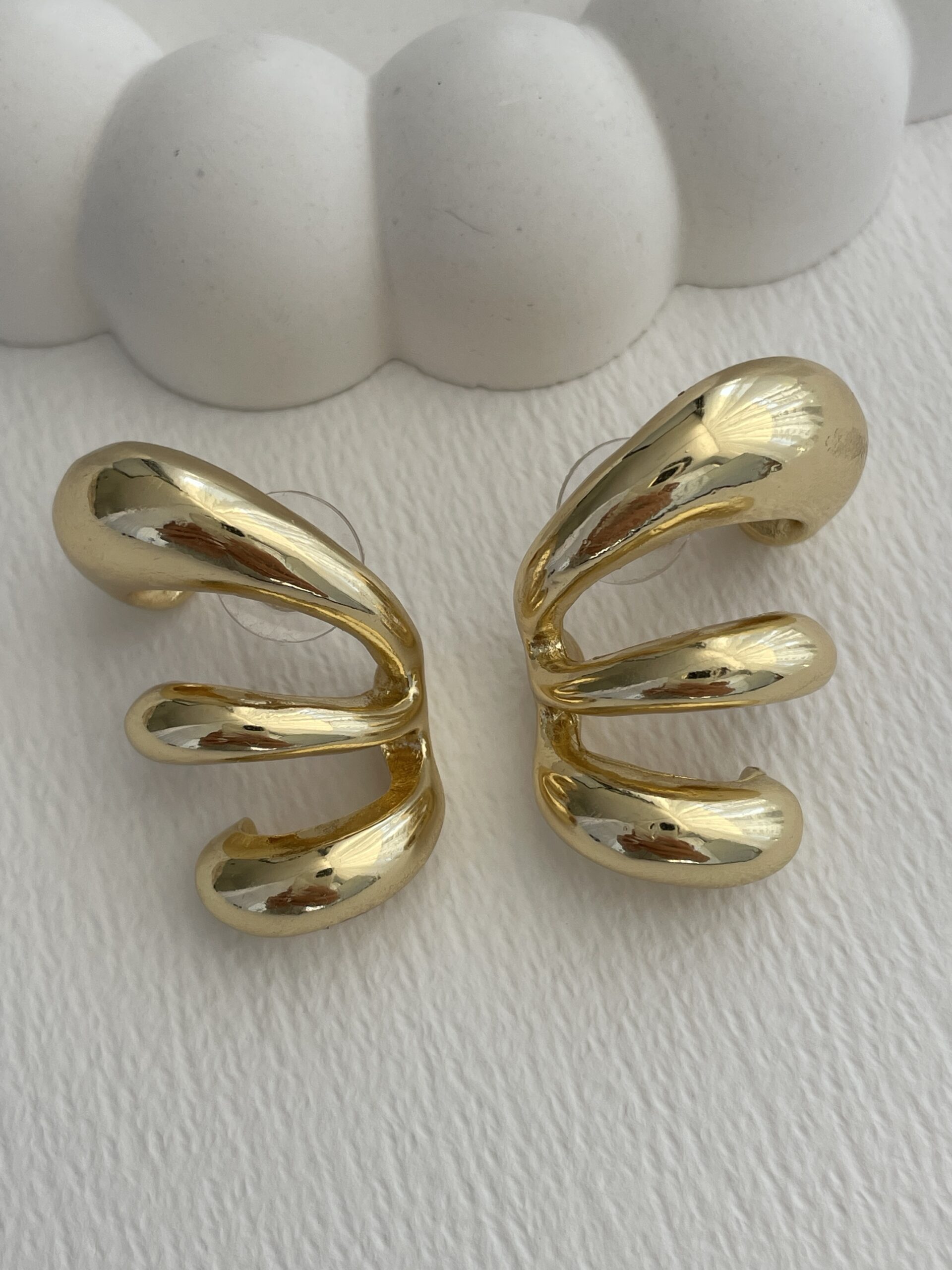 img_1082 Özel Seri Kulağı Saran Üçlü Damla Tasarım Gold Küpe