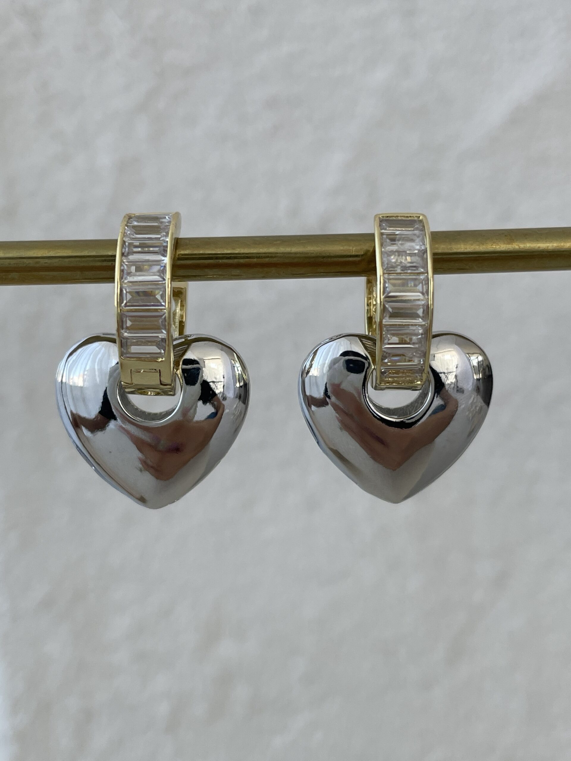 img_8283 Özel Seri Gold & Gümüş Baget Taşlı Kalp Küpe