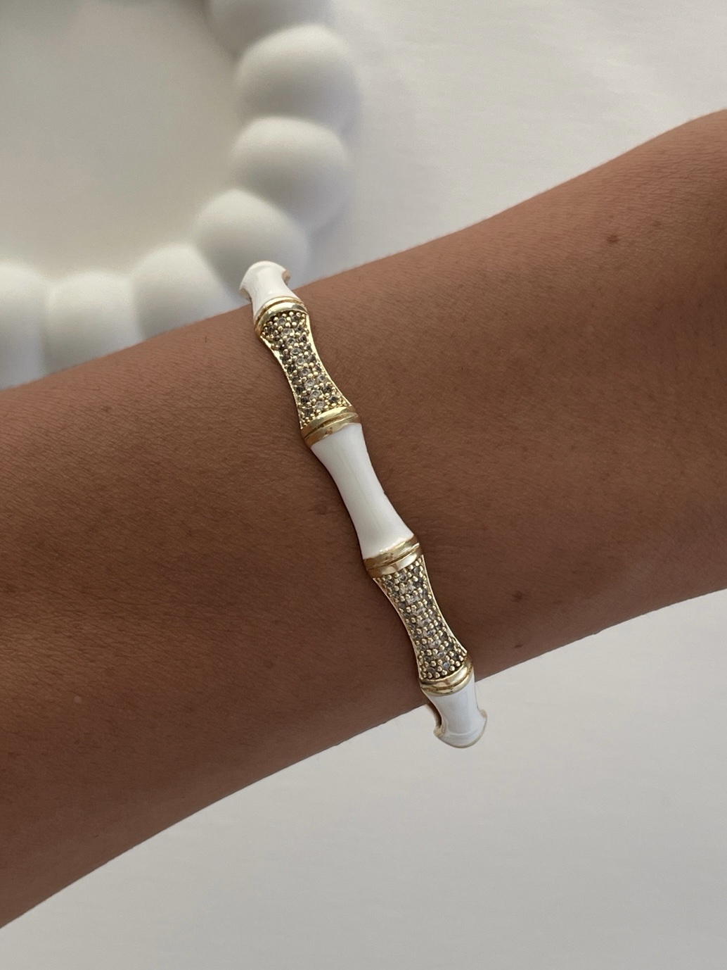 img_1411-1 Özel Seri Zirkon Taşlı Beyaz Mineli Ayarlanabilir Gold Bileklik