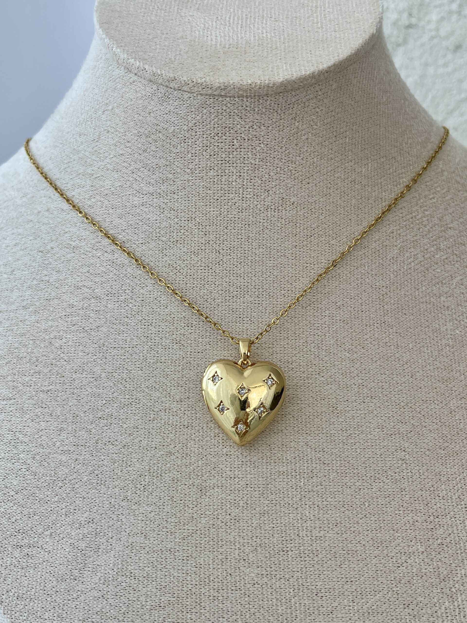 img_3513 Çelik İçi Açılır Resimli Zirkon Taşlı Kalp Tasarım Gold Kolye