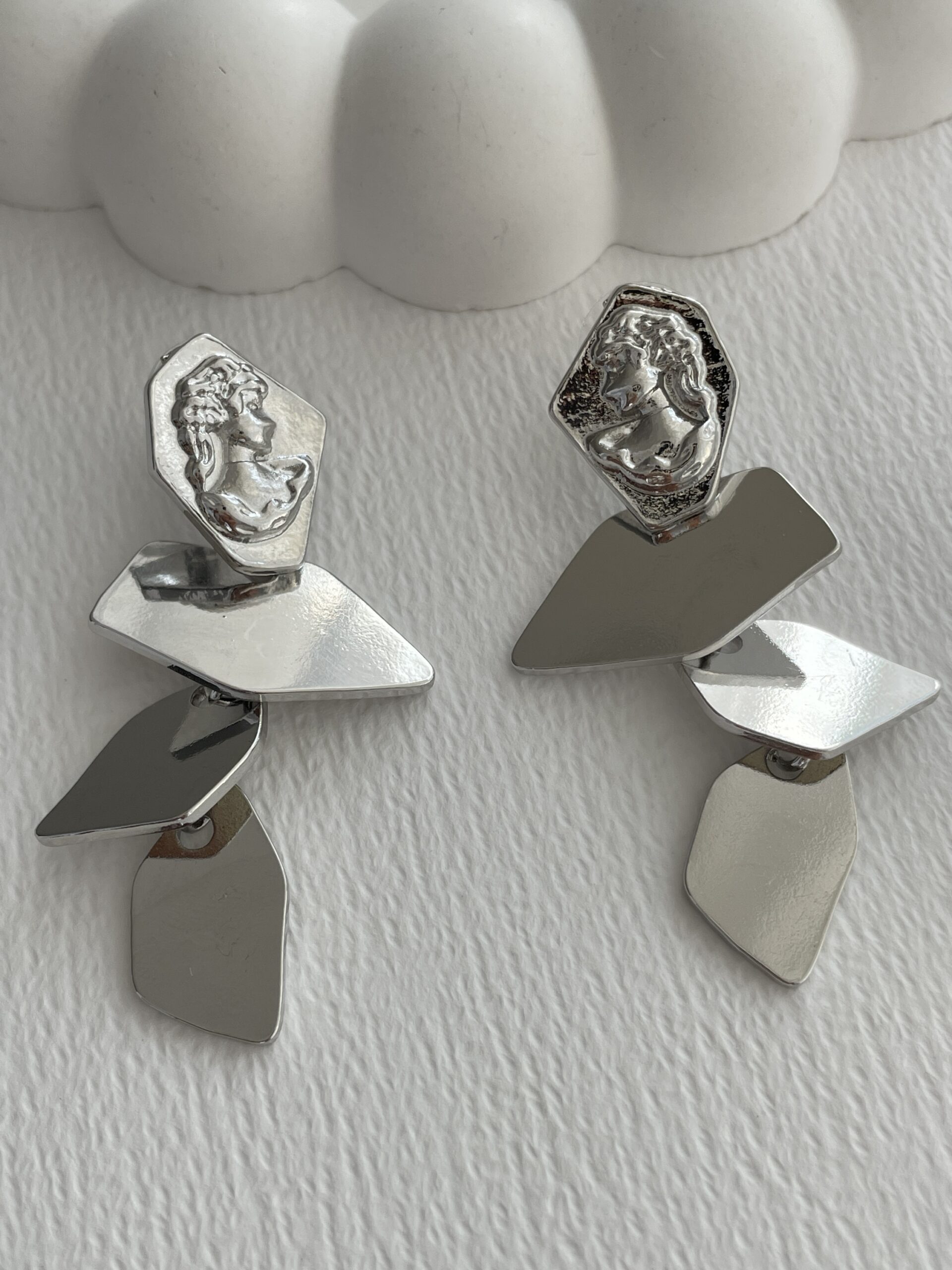 img_3605 Özel Seri Asimetrik Desen Yaprak Tasarım Gümüş Küpe