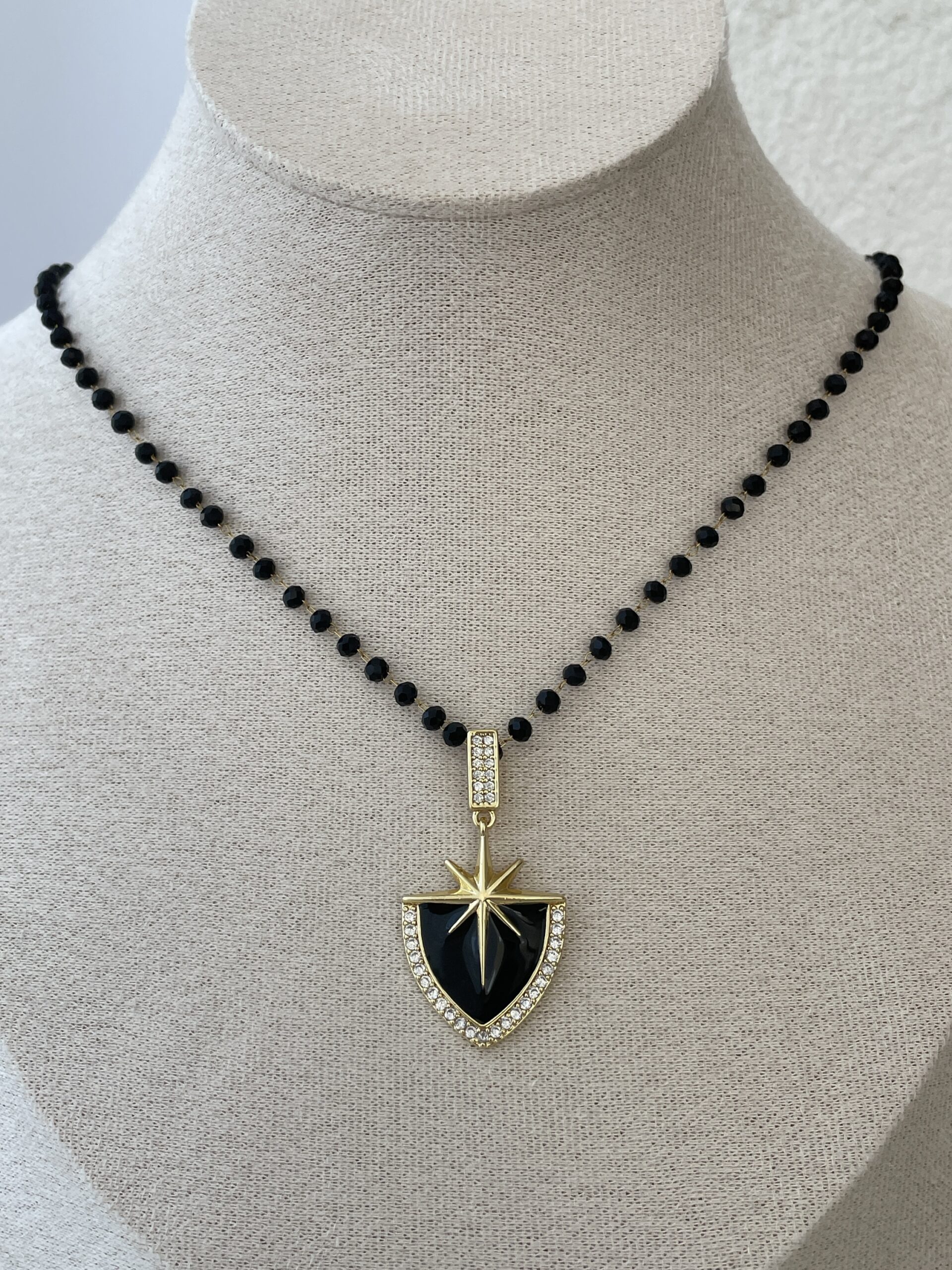 img_3626 Özel Seri Marka Model Siyah Mineli Gold Yıldız Kolye