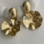 Özel Seri Maksi Boy Çiçek Motifli Gold Küpe