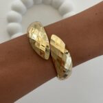 Özel Seri Yılan Derisi Görünüm Gold Kelepçe Bileklik