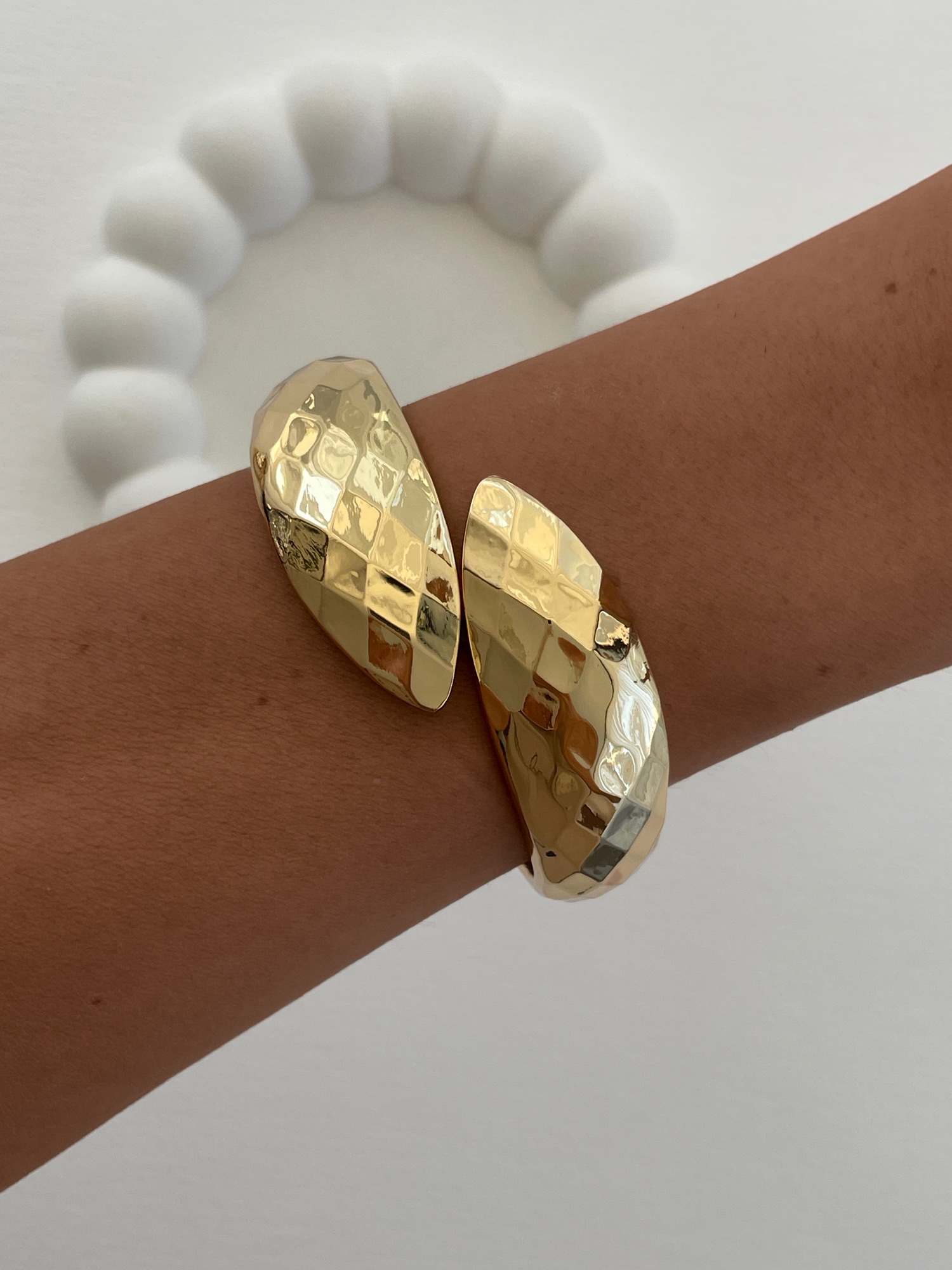 img_5496-1 Özel Seri Yılan Derisi Görünüm Gold Kelepçe Bileklik