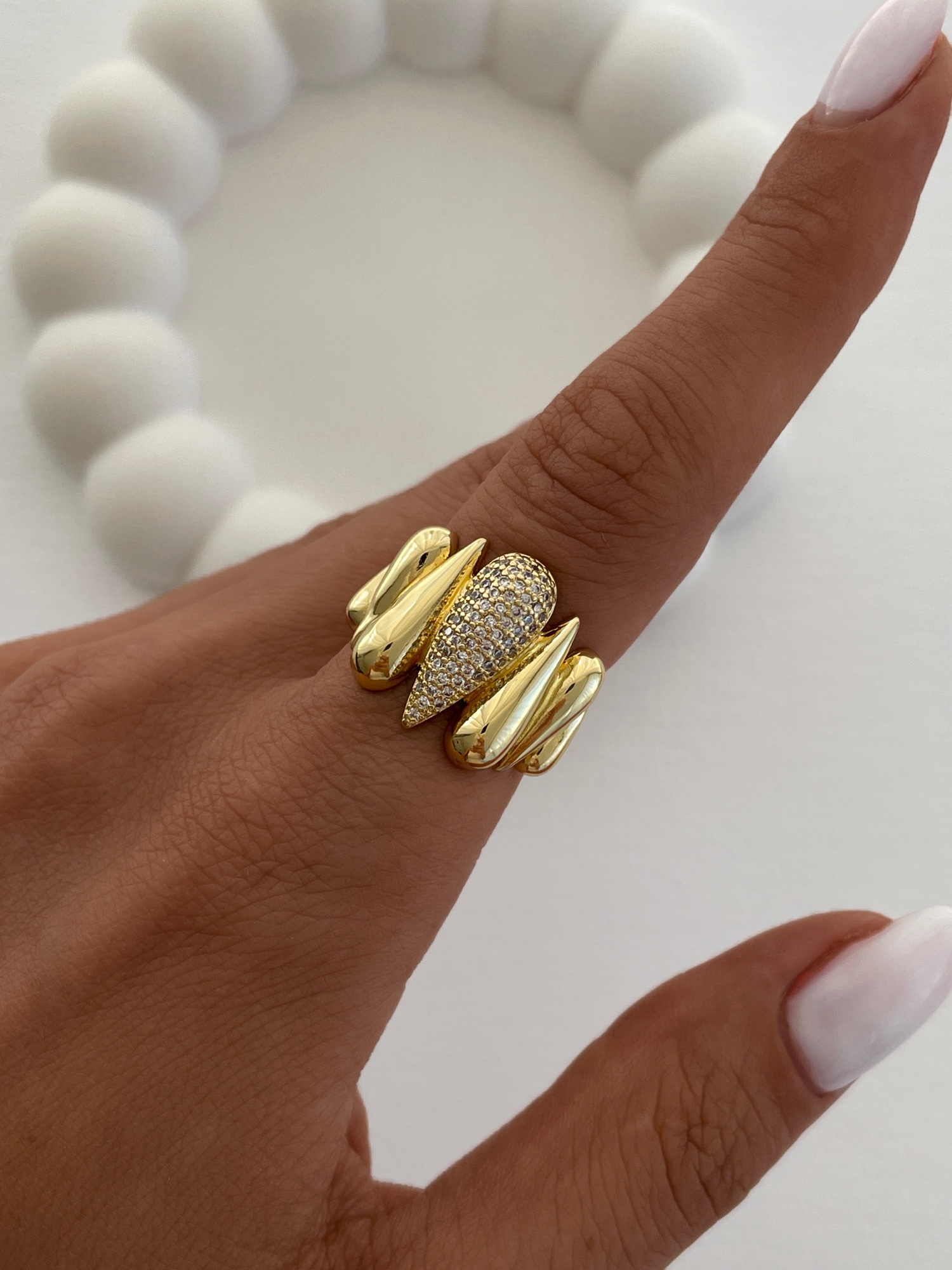 img_5496-1 Özel Seri Zirkon Taşlı Geometrik Tasarım Gold Yüzük