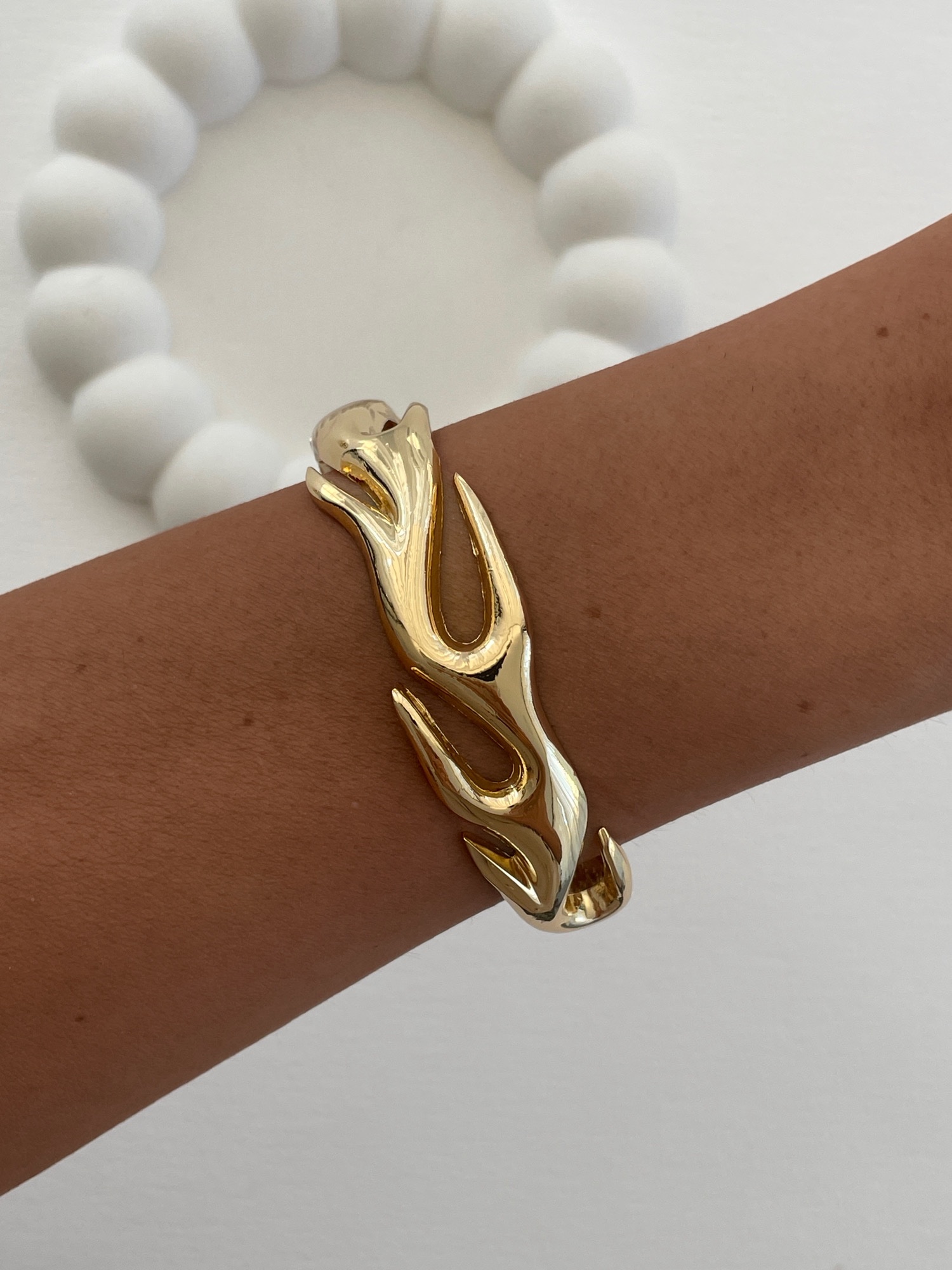 img_5496-1 Özel Seri Alev Tasarım Gold Kelepçe Bileklik