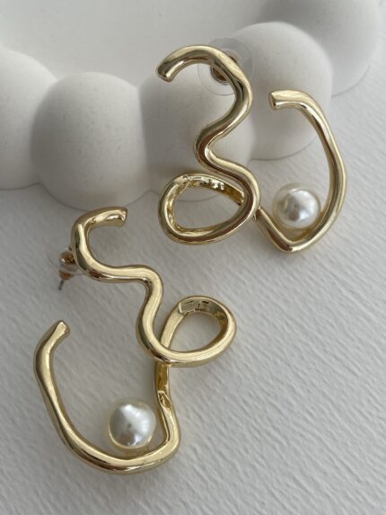 Özel Seri İnci Detay Soyut Tasarım Gold Küpe