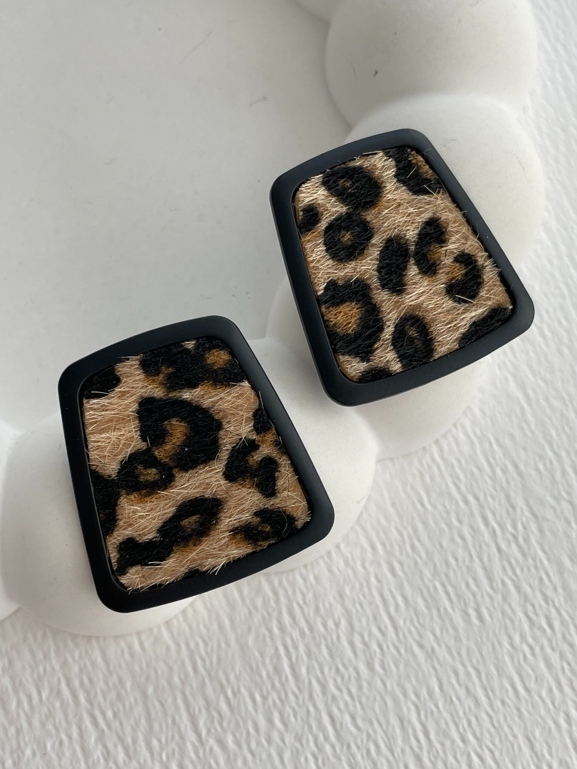 IMG_7432.jpg Özel Seri Leopar Desen Siyah Küpe