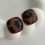 Özel Seri Kare Leopar Desen Bordo Küpe