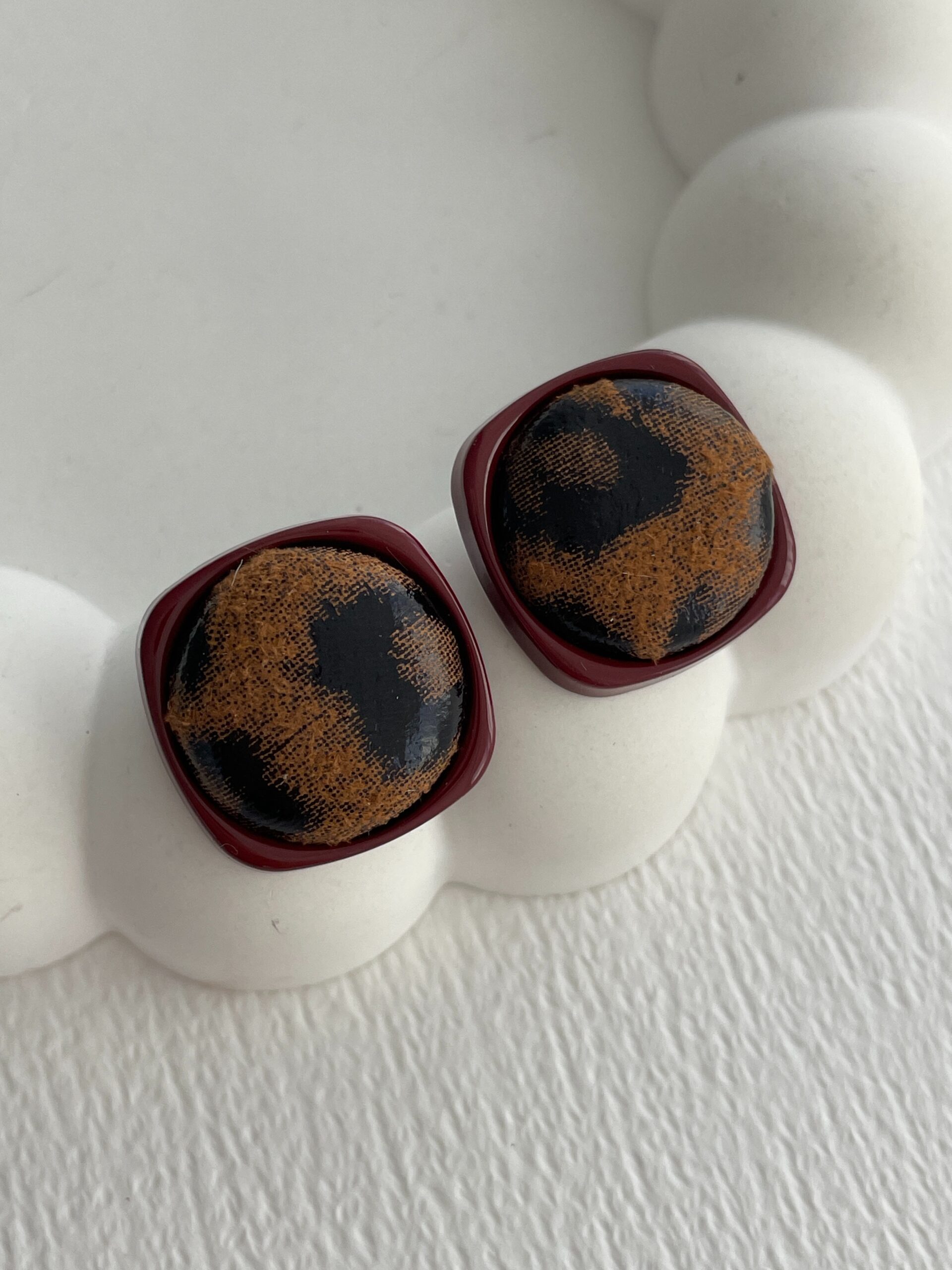 IMG_7444.jpg Özel Seri Kare Leopar Desen Bordo Küpe