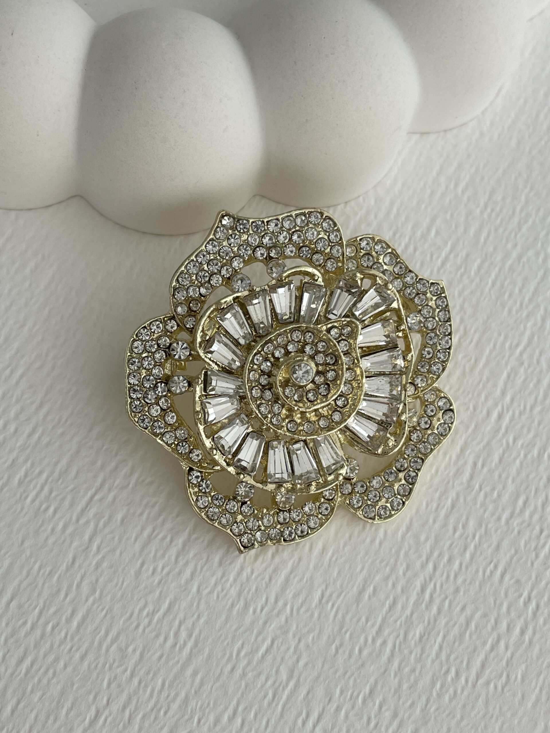 img_3223 Özel Seri Zirkon & Baget Taşlı Çiçek Tasarım Gold Broş