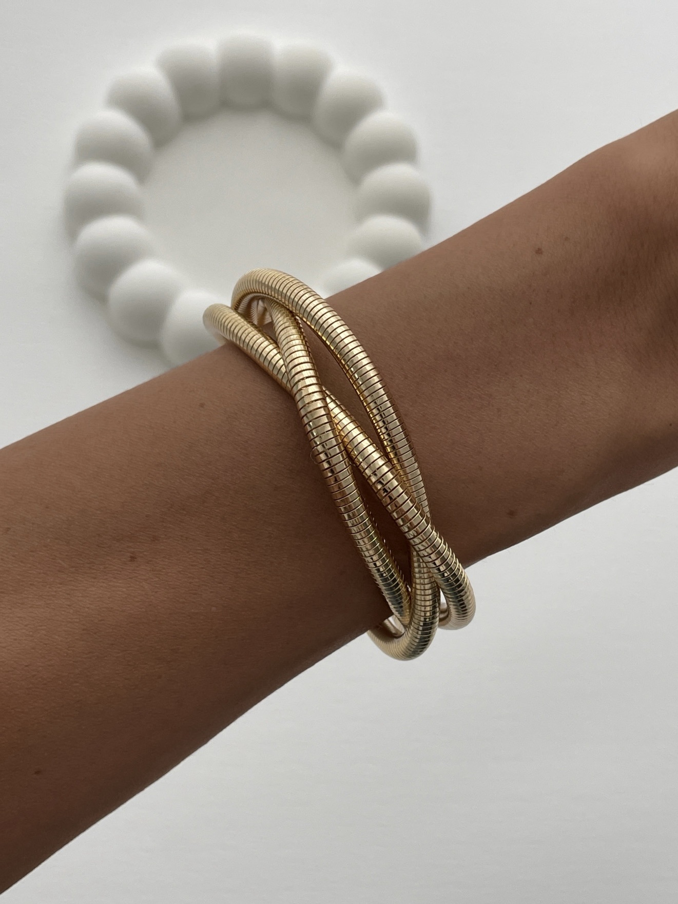 img_4225-1 Özel Seri Tırtık Model Üçlü Sarmal Tasarım Gold Bileklik