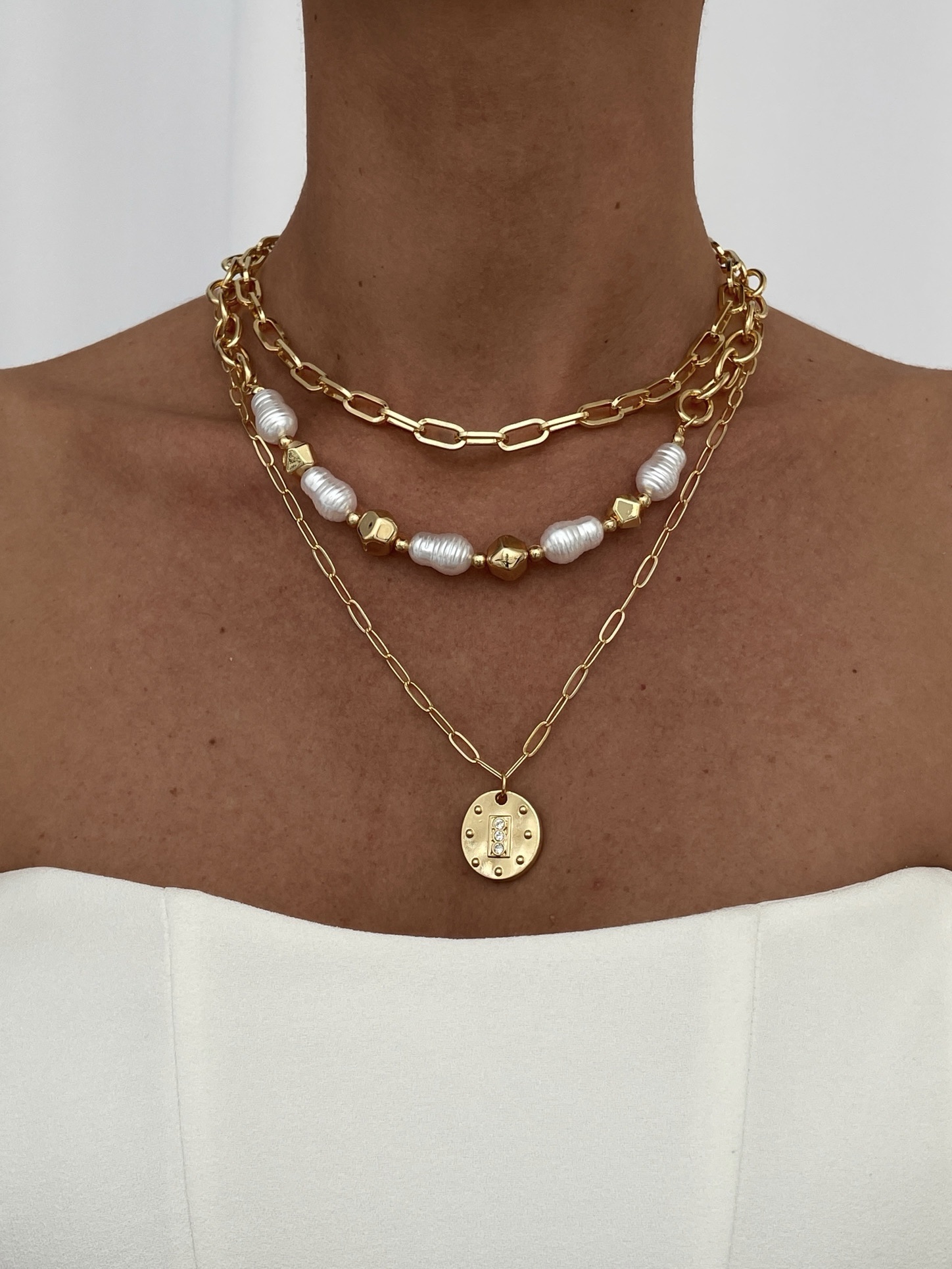 img_4225 Özel Seri İnci Detay Yuvarlak Tasarım Üçlü Zincir Gold Kolye