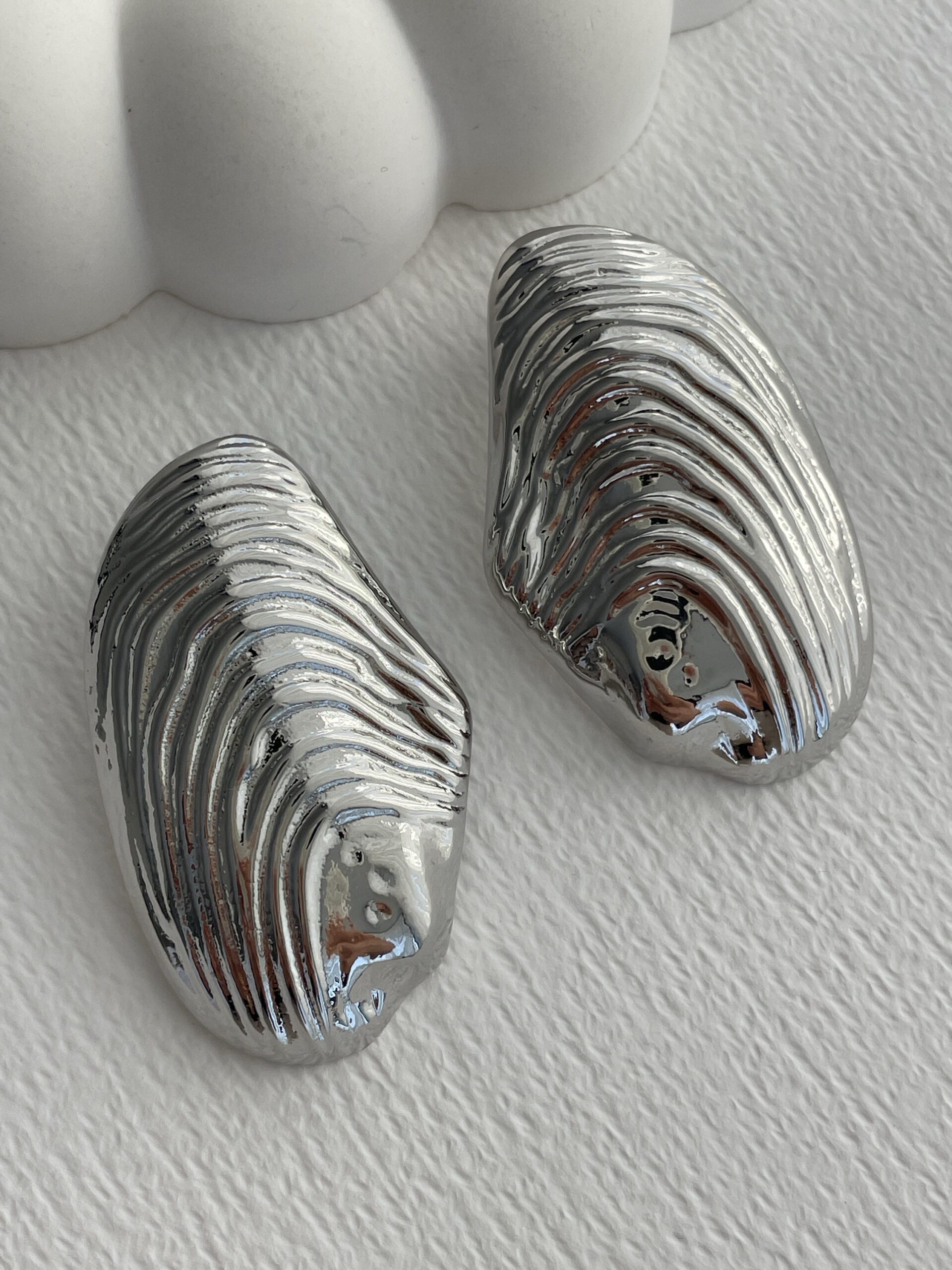 img_4812 Özel Seri Desenli Asimetrik Kıvrım Gümüş Küpe