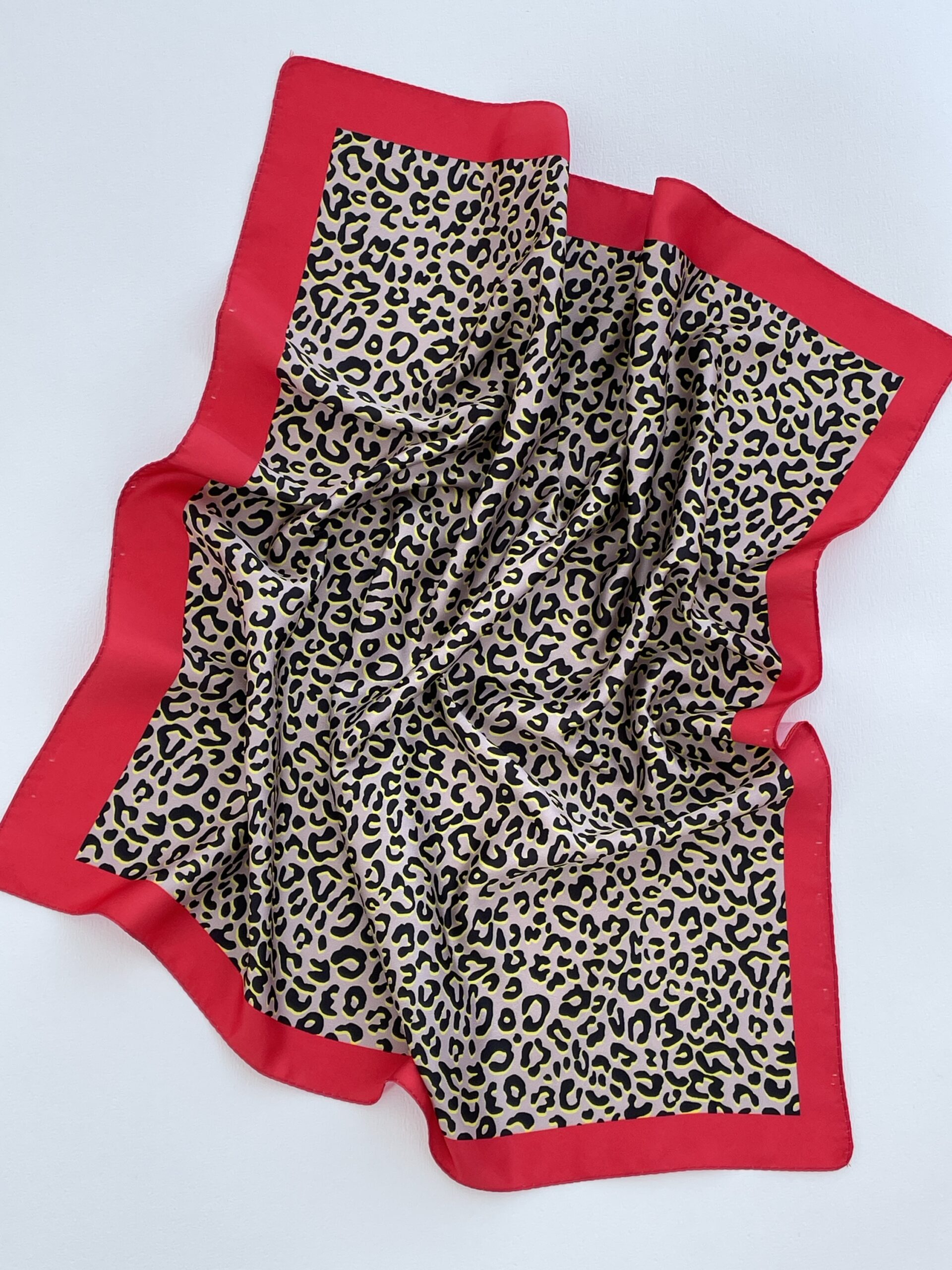 img_5059 Kırmızı Biyeli Leopar Desen Saten Fular