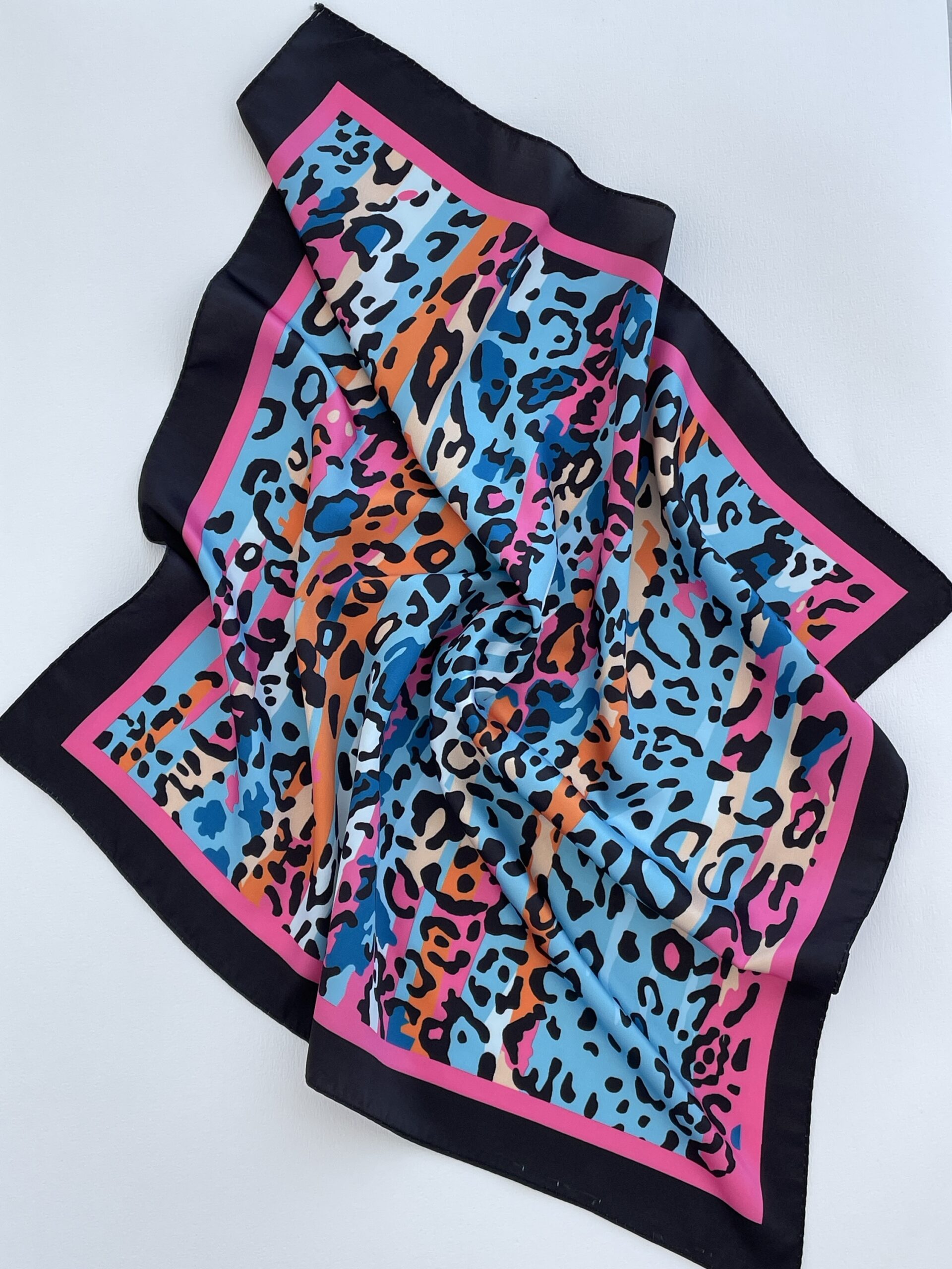 img_5071 Siyah Pembe Biyeli Renkli Leopar Desen Saten Fular