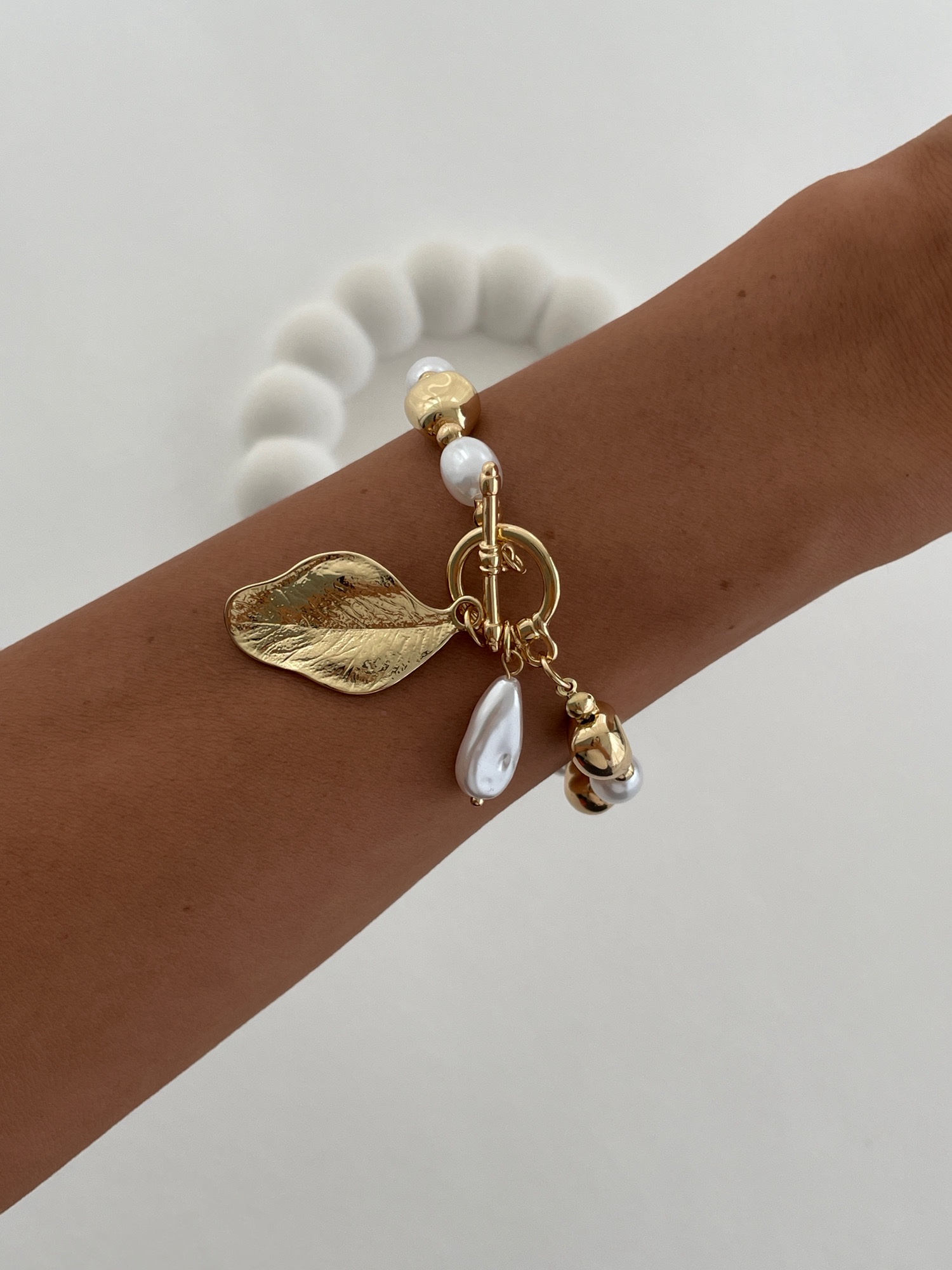 img_8255 Özel Seri İnci Detay Yaprak Tasarım Bileklik