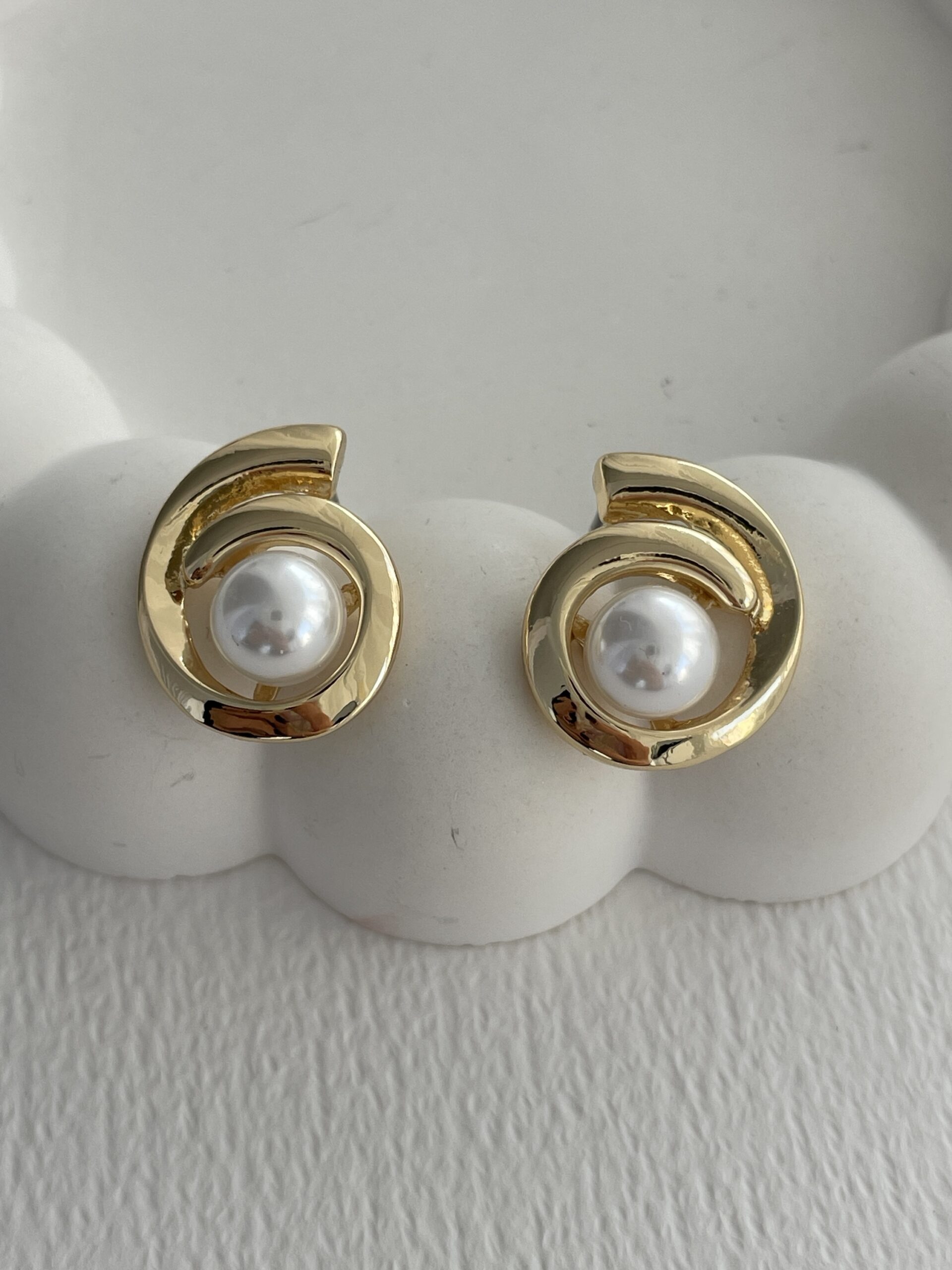 img_0064 Özel Seri Gül Tasarım Minik Gold İnci Küpe