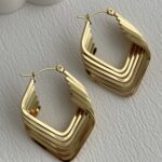 Çelik Sıralı Üçgen Sarmal Tasarım  Gold Küpe