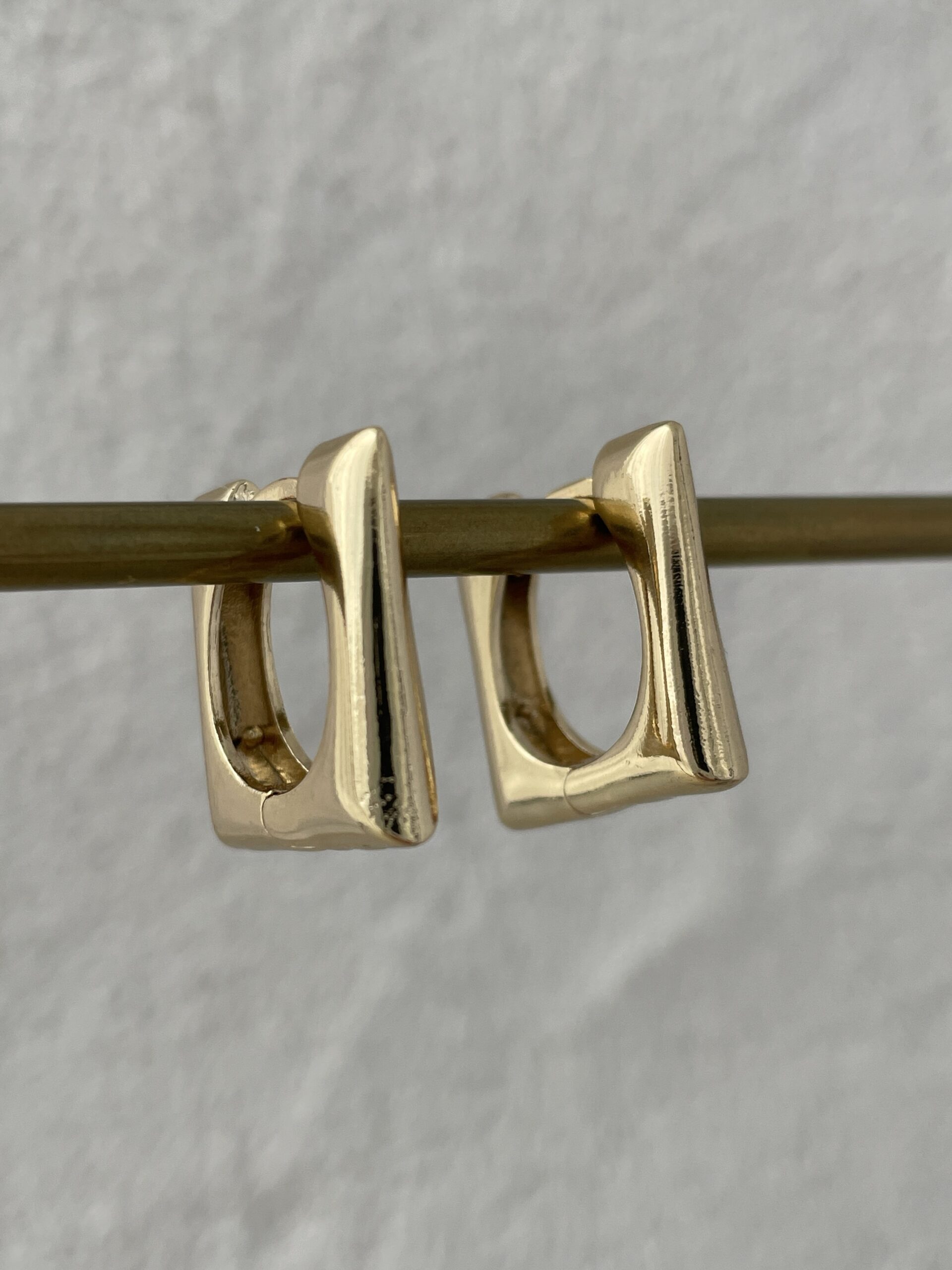 img_0711 Özel Seri Kare Tasarım Gold Küpe