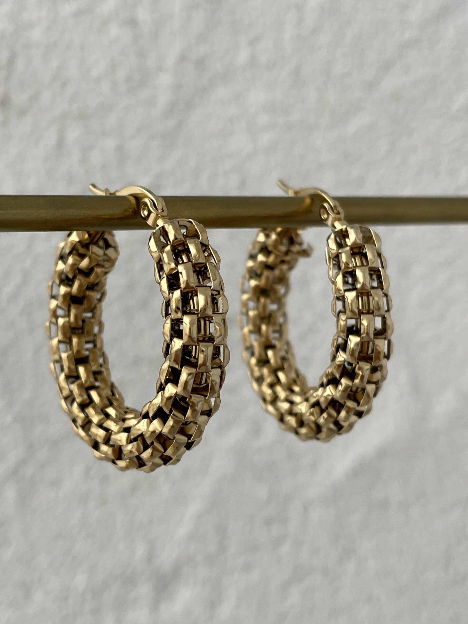 img_0767 Çelik Kalın Örgü Desen Gold Küpe