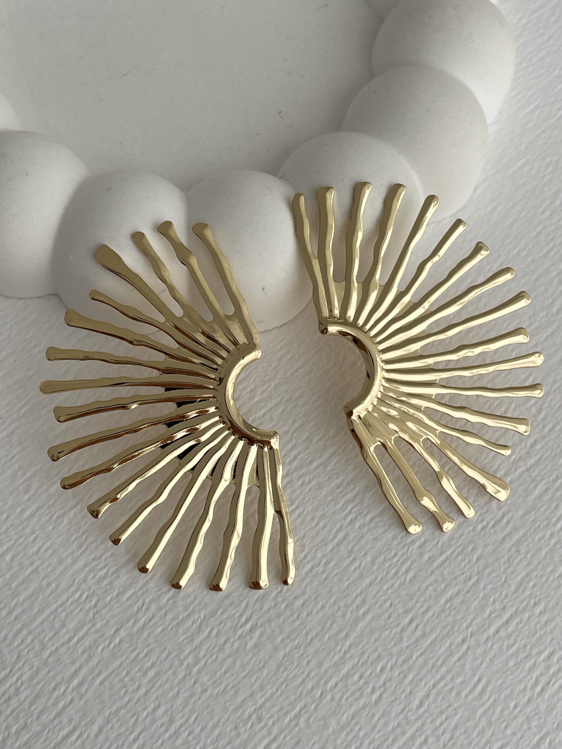 img_0839 Özel Seri Yarım Güneş Tasarım Gold Küpe