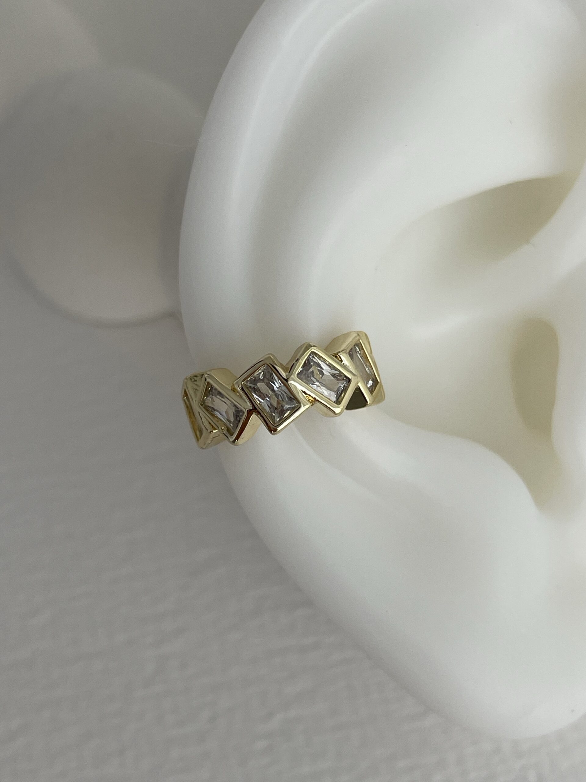 img_1162 Özel Seri Dikdörtgen Baget Taşlı Gold Earcuff