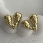 Çelik Desenli Kalp Tasarım Gold Küpe