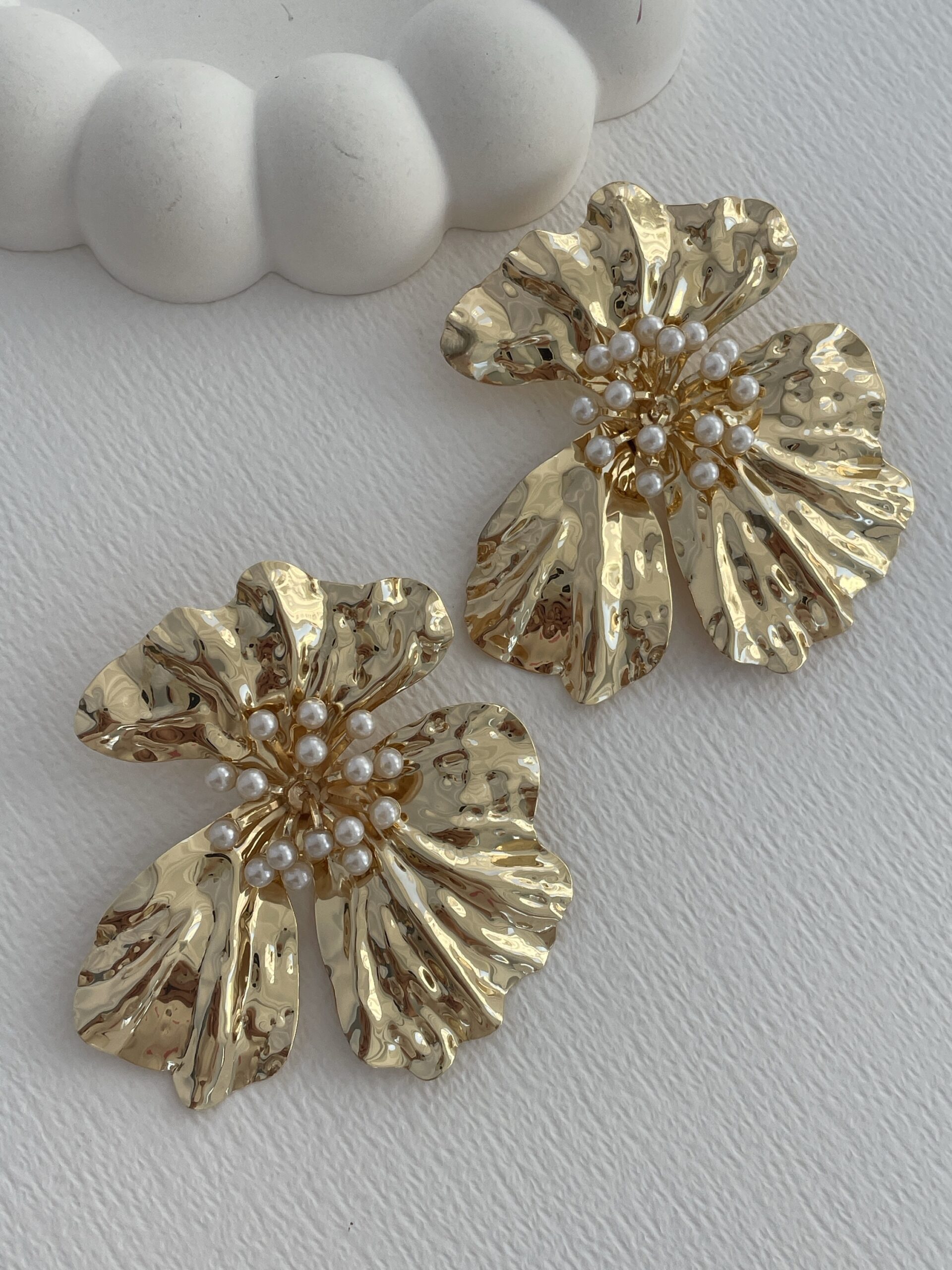 img_9587 Özel Seri Büyük Çiçek İnci Detay Gold Küpe