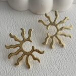 Özel Seri Dalgalı Yarım Güneş Gold Küpe