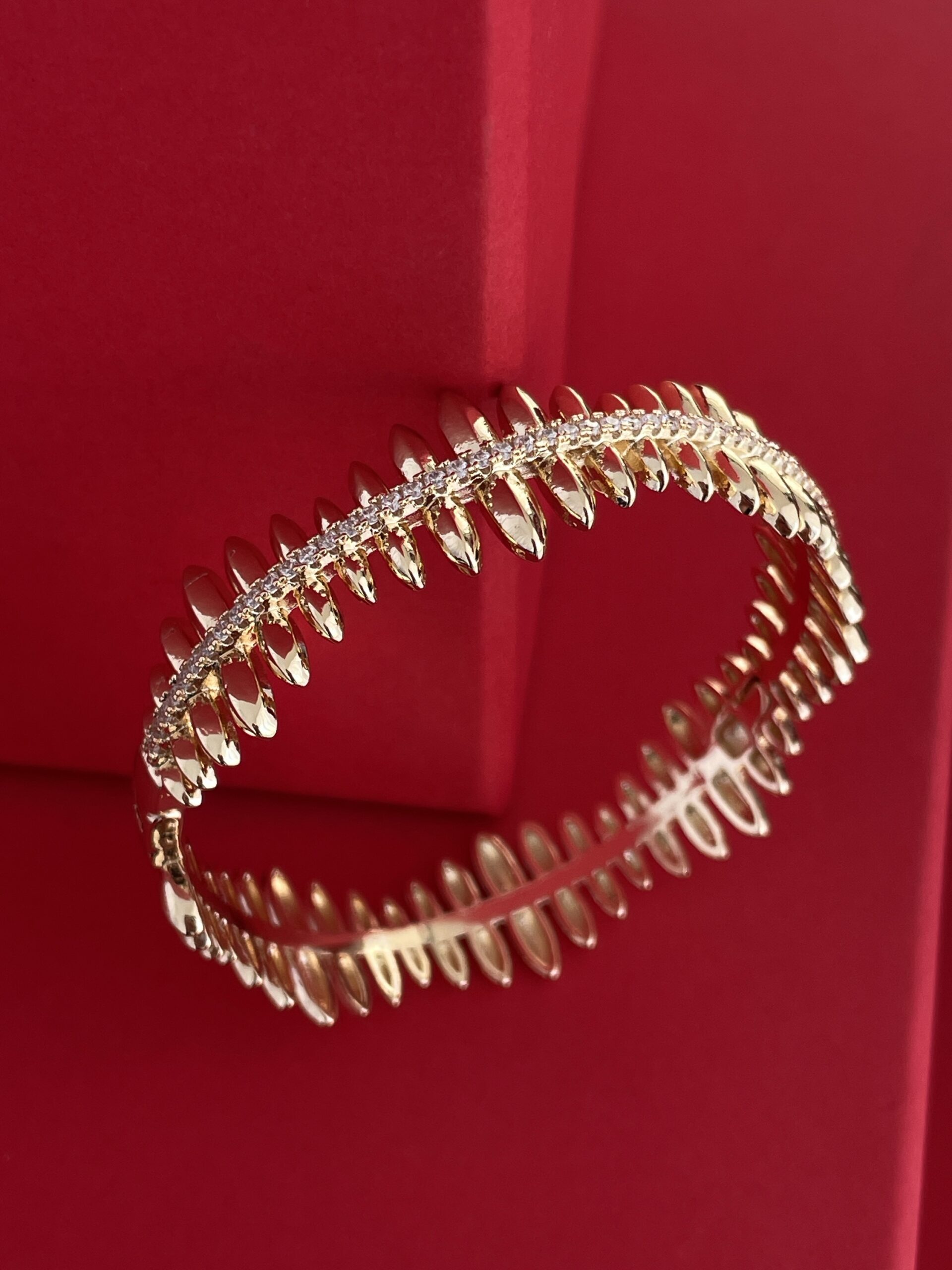 img_3228 NS-Zirkon Taşlı Çivi Uçlu Gold Kelepçe Bileklik