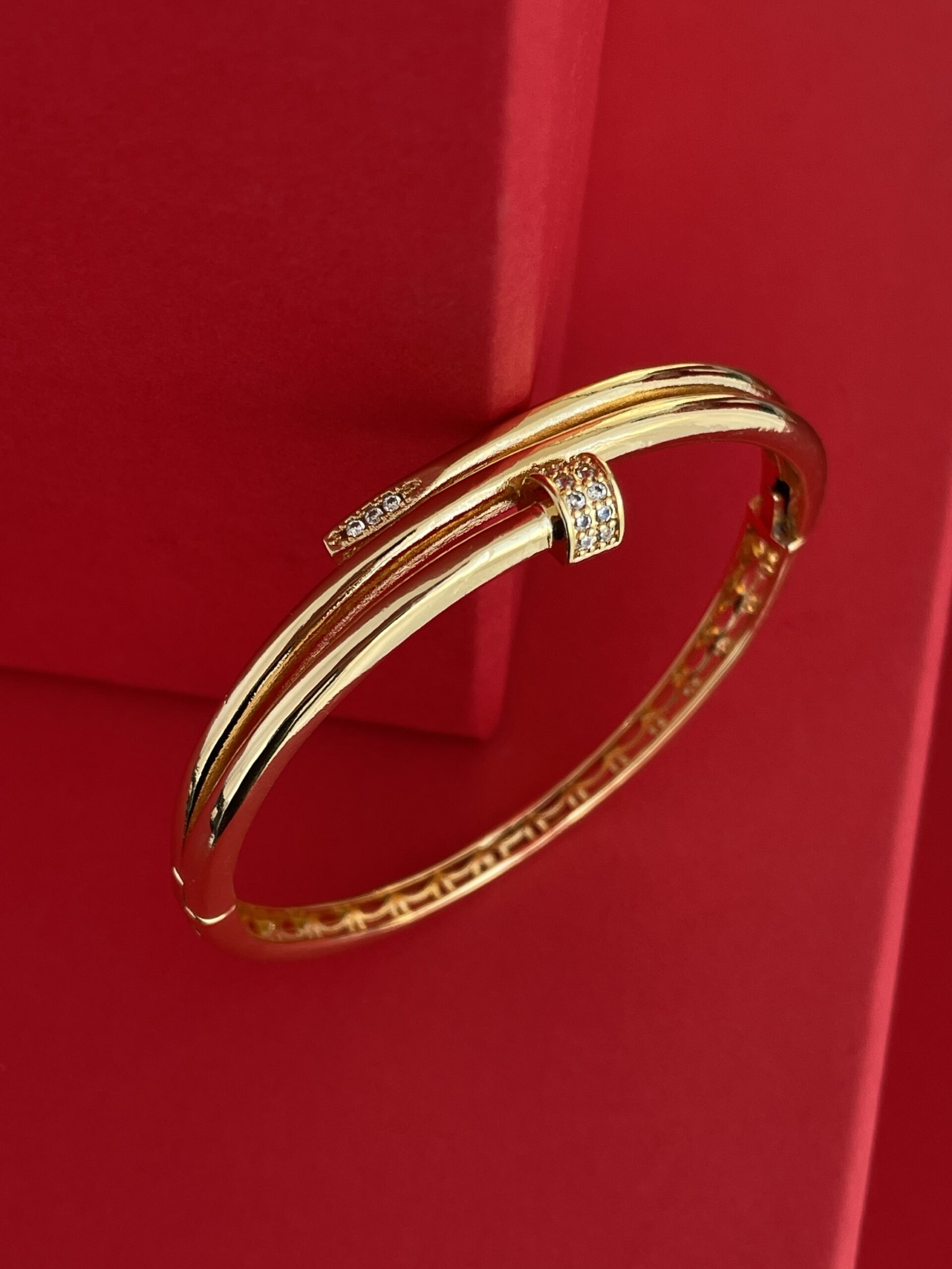 img_3232 NS-Zirkon Taşlı Çivi Tasarım Gold Kelepçe Bileklik