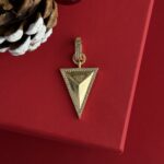 NS-Zirkon Taşlı Büyük Üçgen Gold Charm Uç