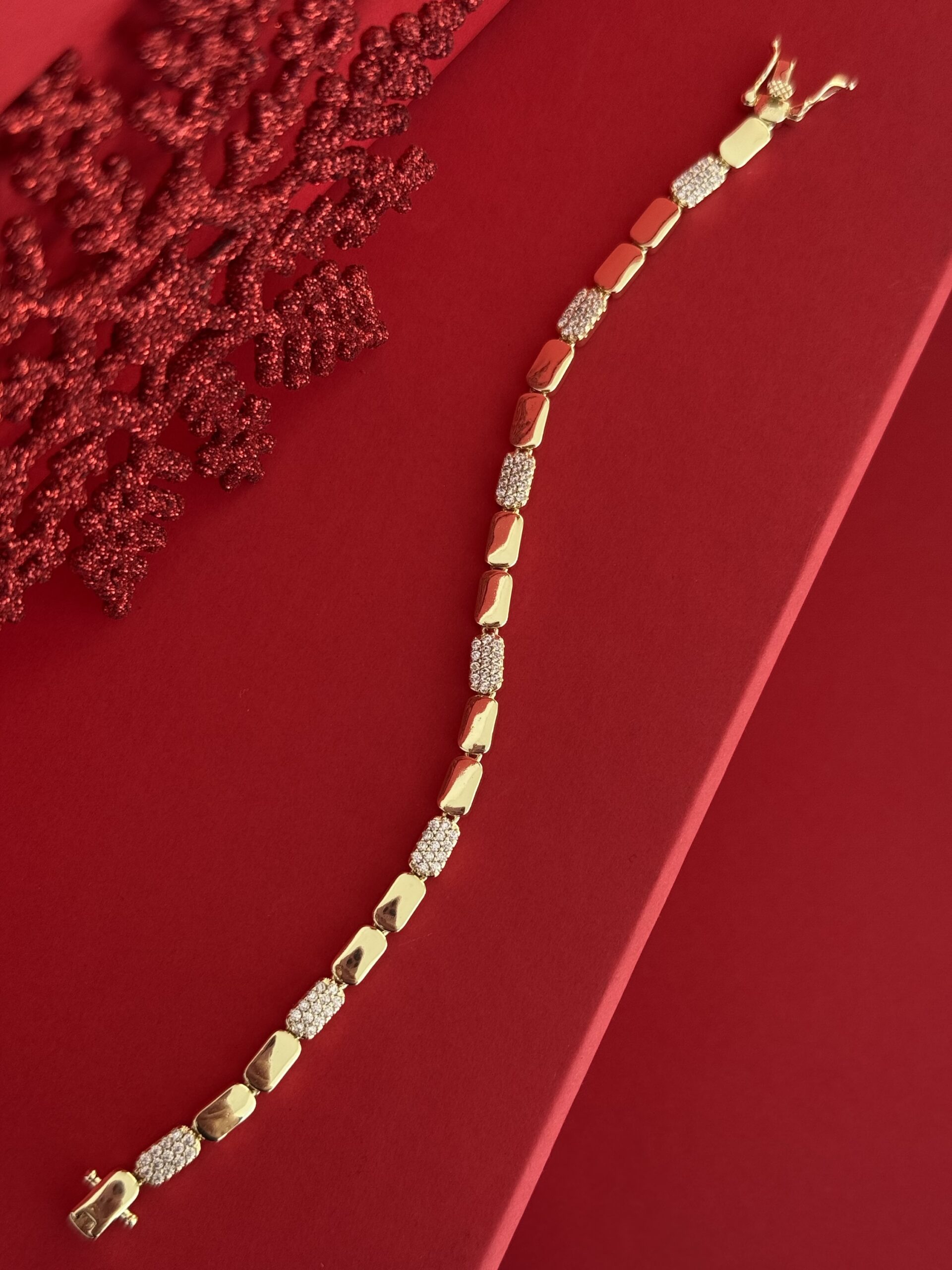 img_5826 NS-Sıralı Dikdörtgen Model Zirkon Taşlı Gold Bileklik