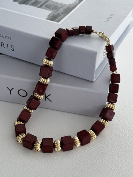 Özel Seri Küp Tasarım Kare Uç Detay Bordo Kolye