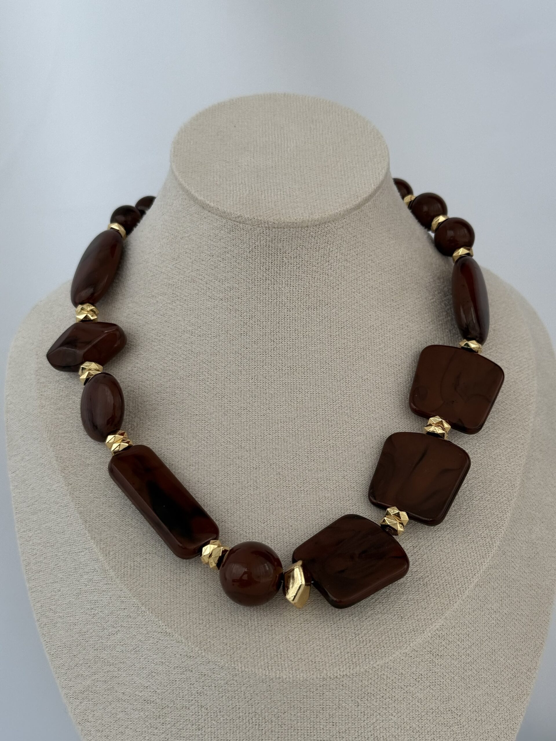 img_6922 Özel Seri Geometrik Tasarım Gold Detay Kahverengi Kolye