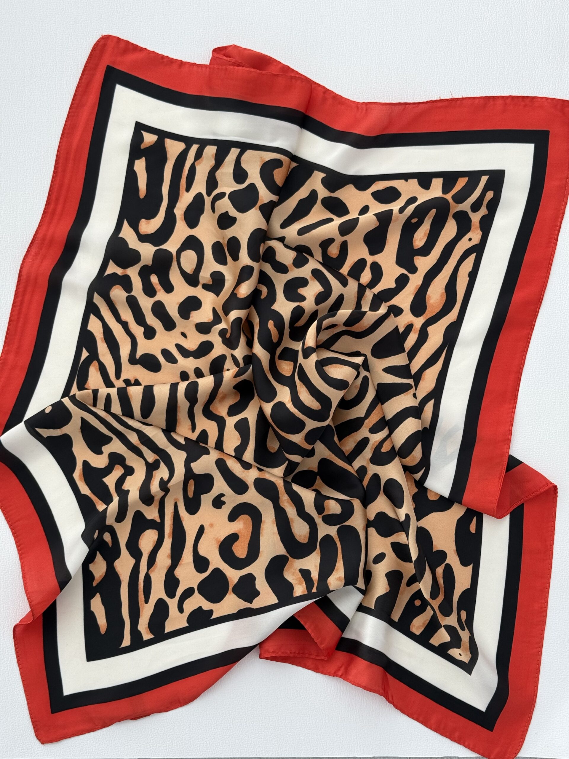 img_7013 Leopar Desen Kalın Kırmızı Biyeli Fular