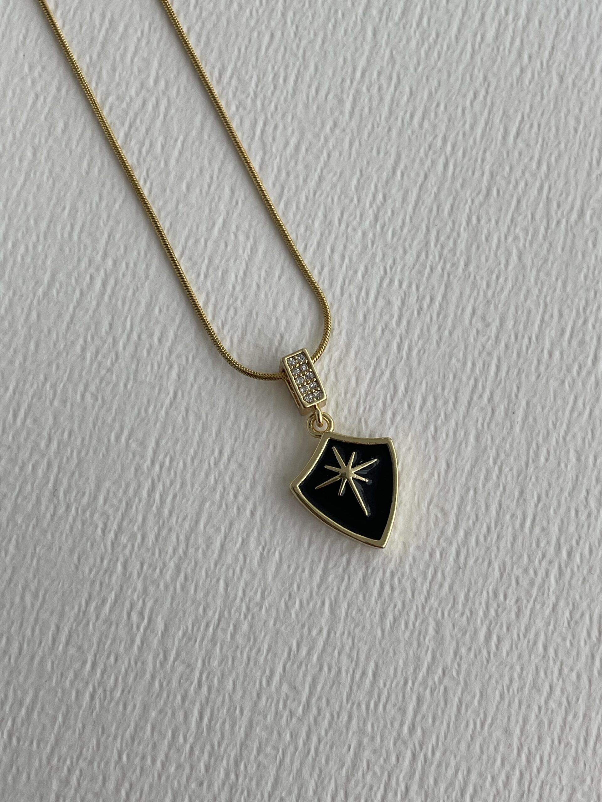 img_0127 Çelik Zirkon Taşlı Siyah Marka Model Gold Kolye