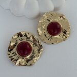Özel Seri Desenli Asimetrik Kıvrım Gold Bordo Küpe