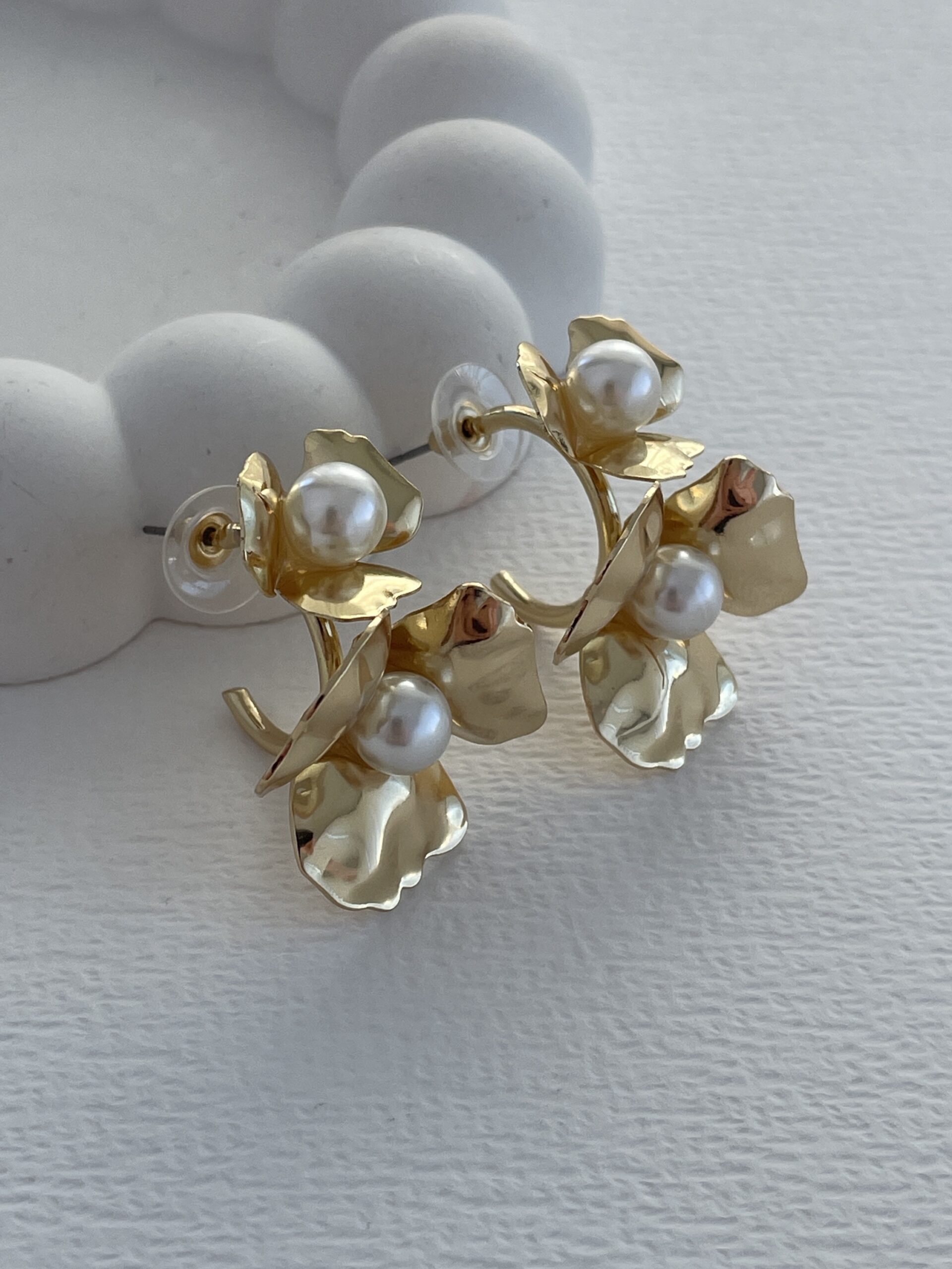 img_3879 Özel Seri İnci Detay Çiçek Tasarım Gold Küpe