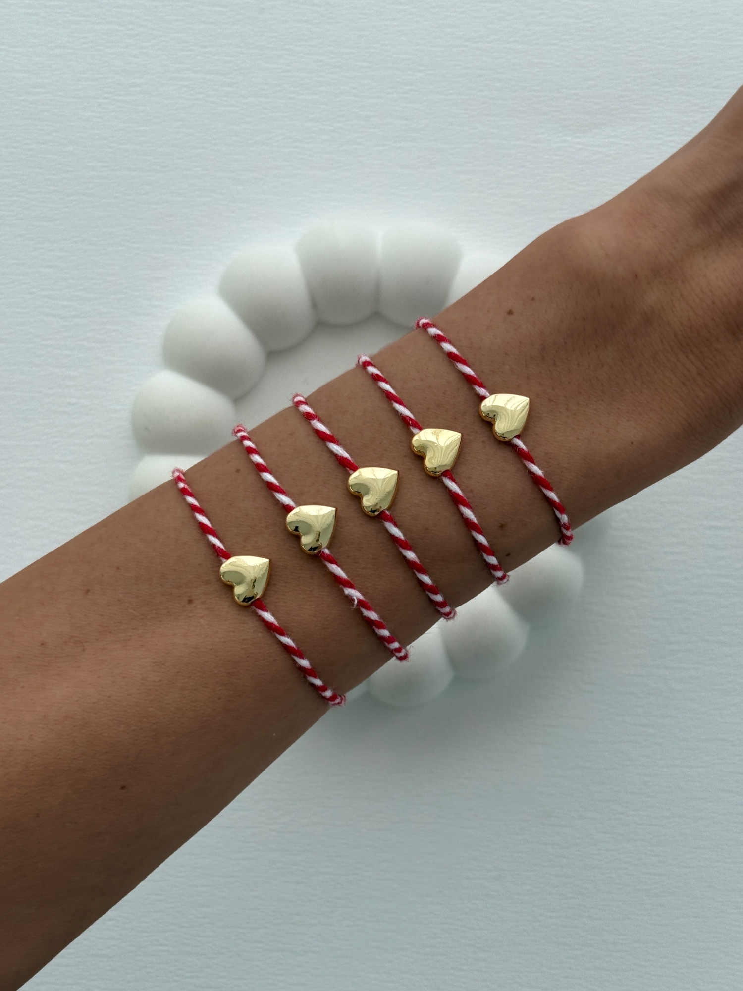 img_0150-2 Kalp Tasarım Kırmızı Beyaz Marteniçka İp Bileklik