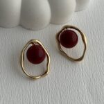Özel Seri Asimetrik Kıvrım Gold Detay Bordo Küpe