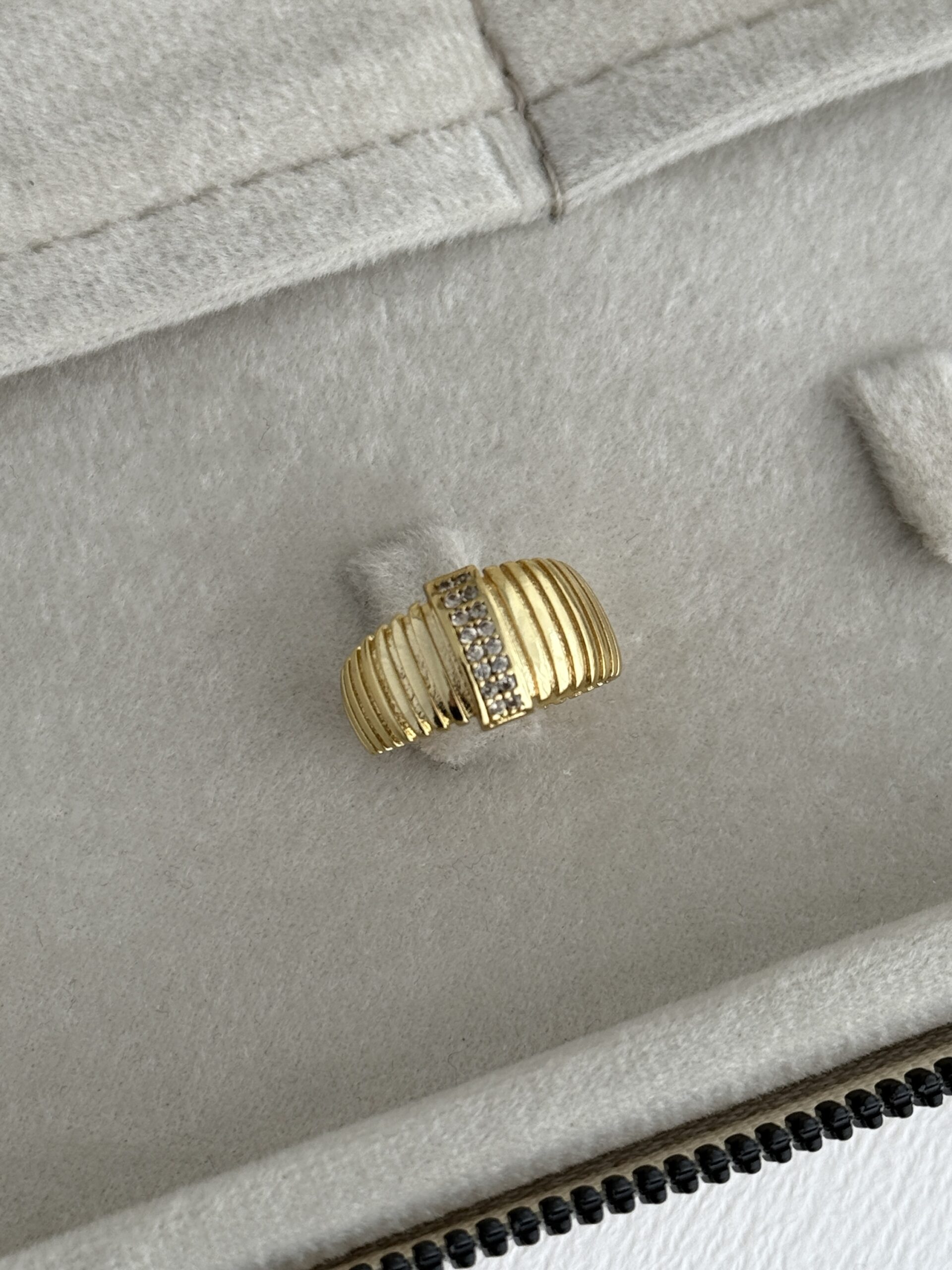 img_2568-3 Özel Seri Tek Sıra Zirkon Taş Tasarım Ayarlanabilir Gold Yüzük