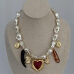 Özel Seri Gold Charm Detay Büyük Barok İnci Kolye