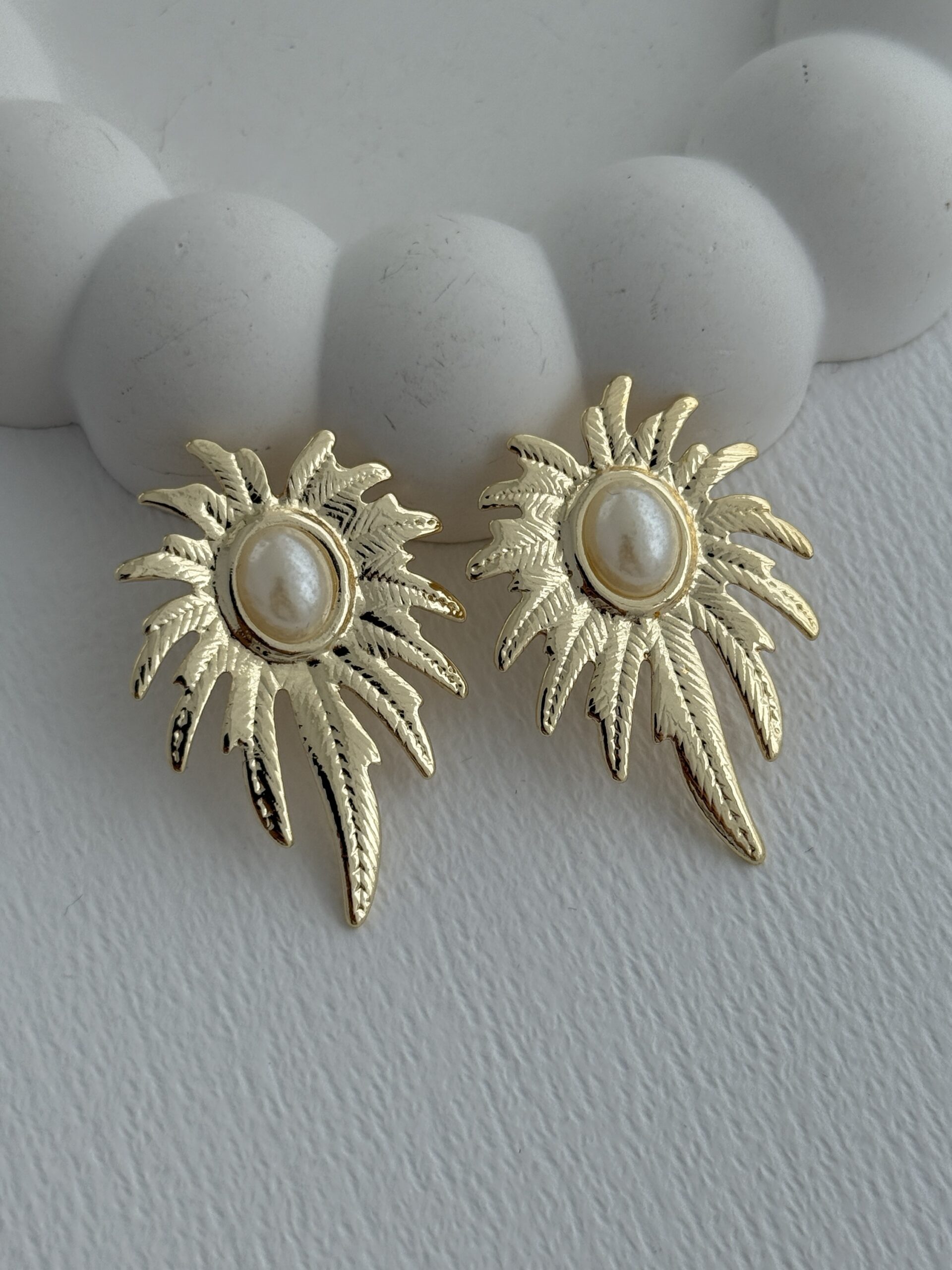 img_3104-2 Özel Seri İnci Detay Çiçek Tasarım Gold Küpe