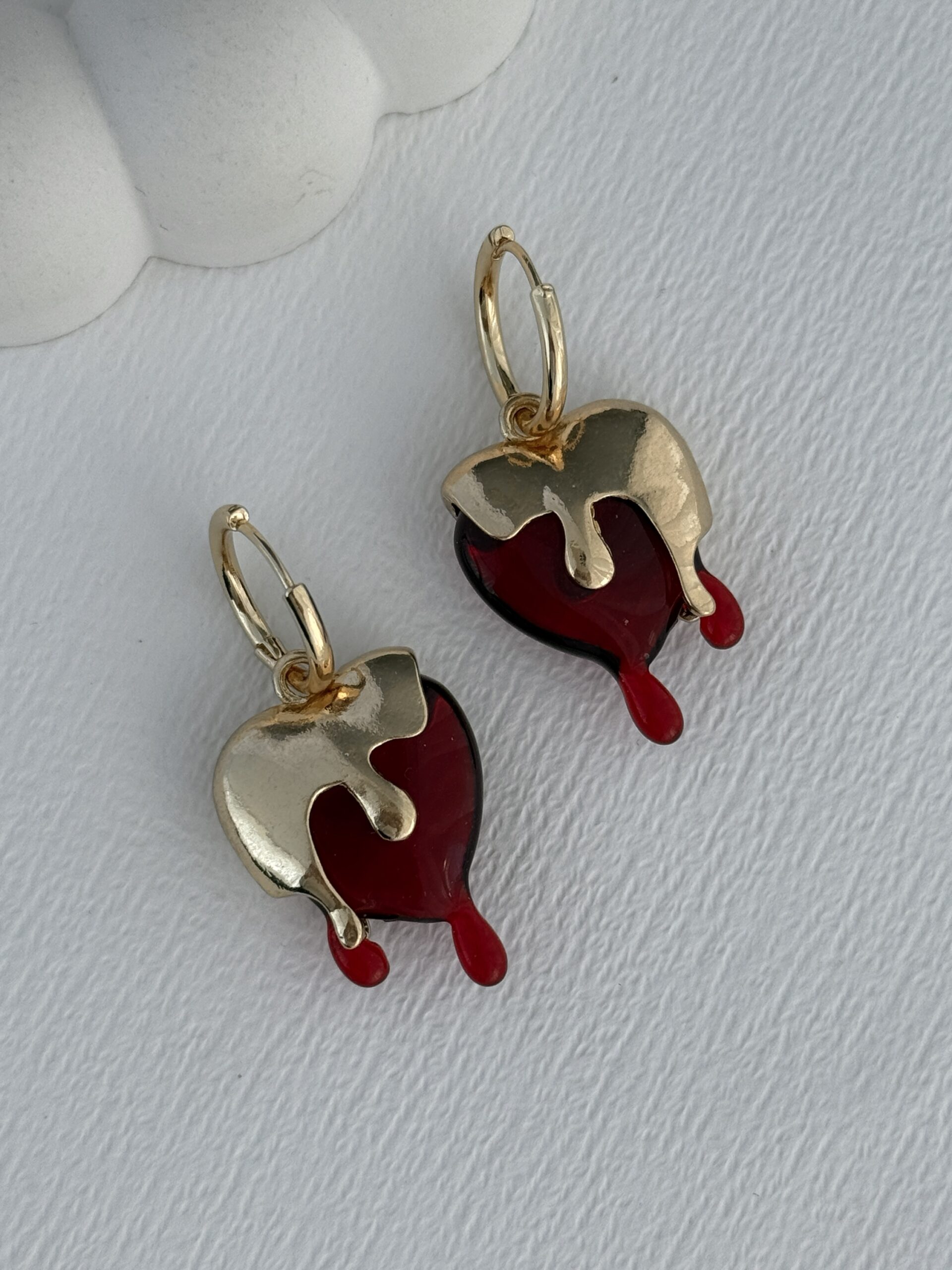 img_3679-3 Özel Seri Gold Damla Detay Kırmızı Kalp Tasarım Küpe