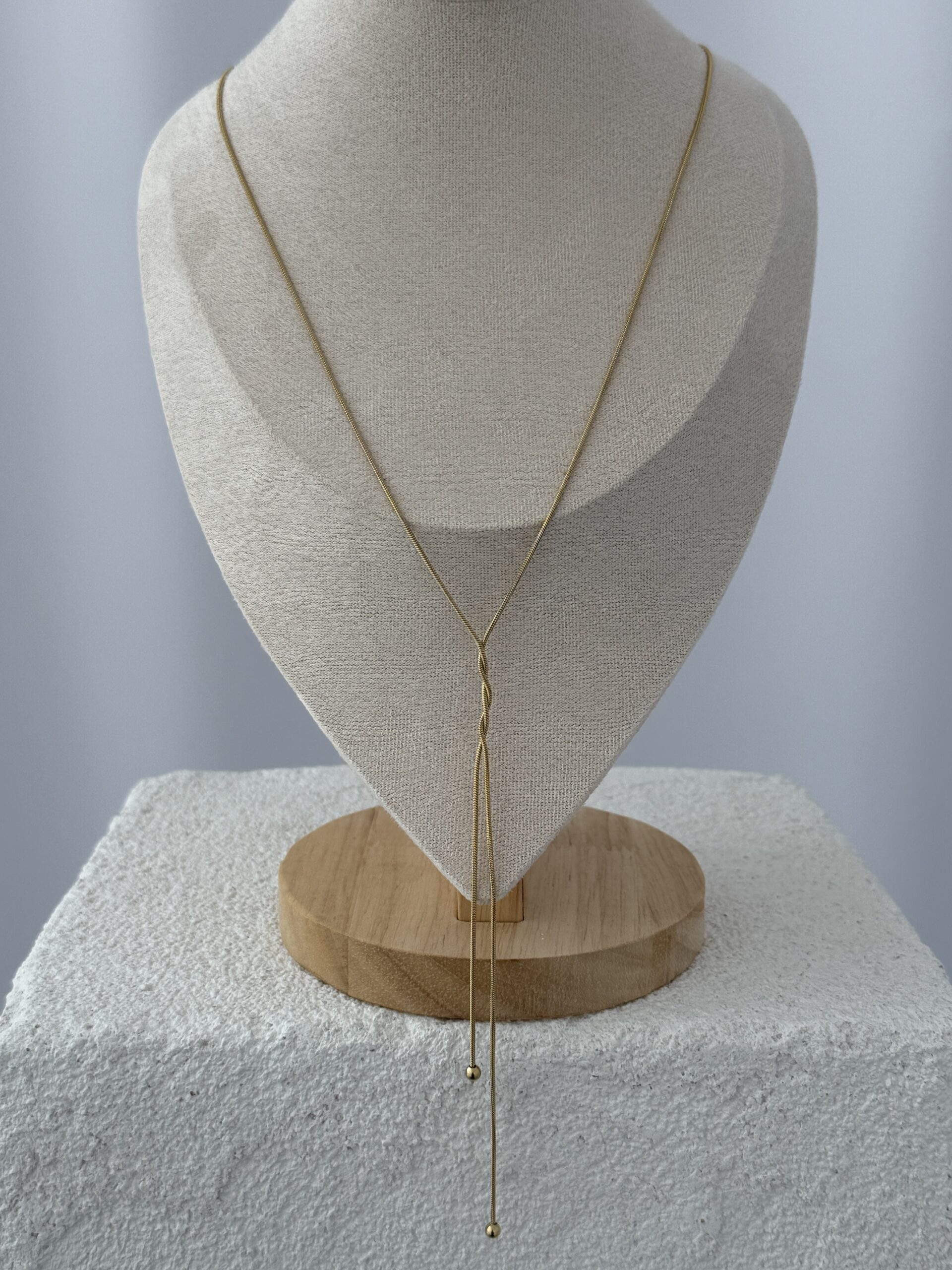 img_4150-3 XUPING Çelik Kıvrım Detay Gold Dekolte Kolyesi