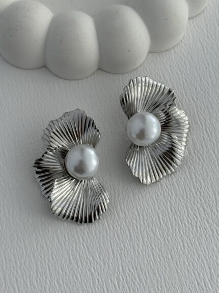 Özel Seri İnci Detay Yarım Çiçek Tasarım Gümüş Küpe